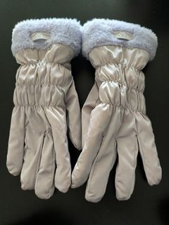 (Category: ) located in . Submitted by red1wardrobe (Listing ID 1413287438, Image 1). Description: .