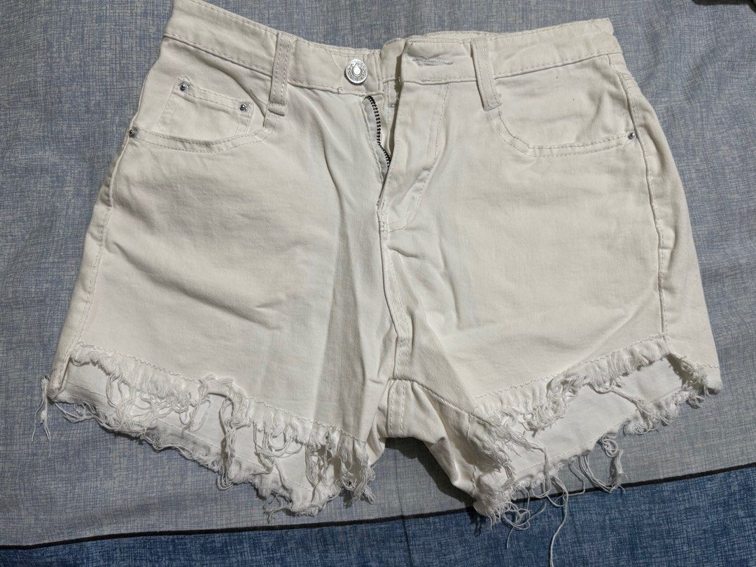 White Denim Shorts (Category: Shorts) located in Manila. Submitted by itswayne (Listing ID 1413311238, Image 1). Description: - Size 26 - High-waisted fit - Frayed hem detail - rfs: doesn’t fit me hehe - no issue - pockets are deep - material is slightly stretchable.