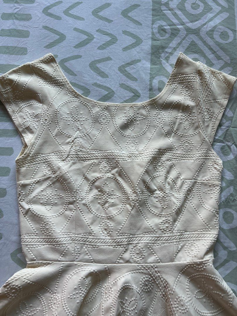 White Peplum Top (Category: Blouses) located in Manila. Submitted by abmrc (Listing ID 1413328078, Image 2). Description: .
