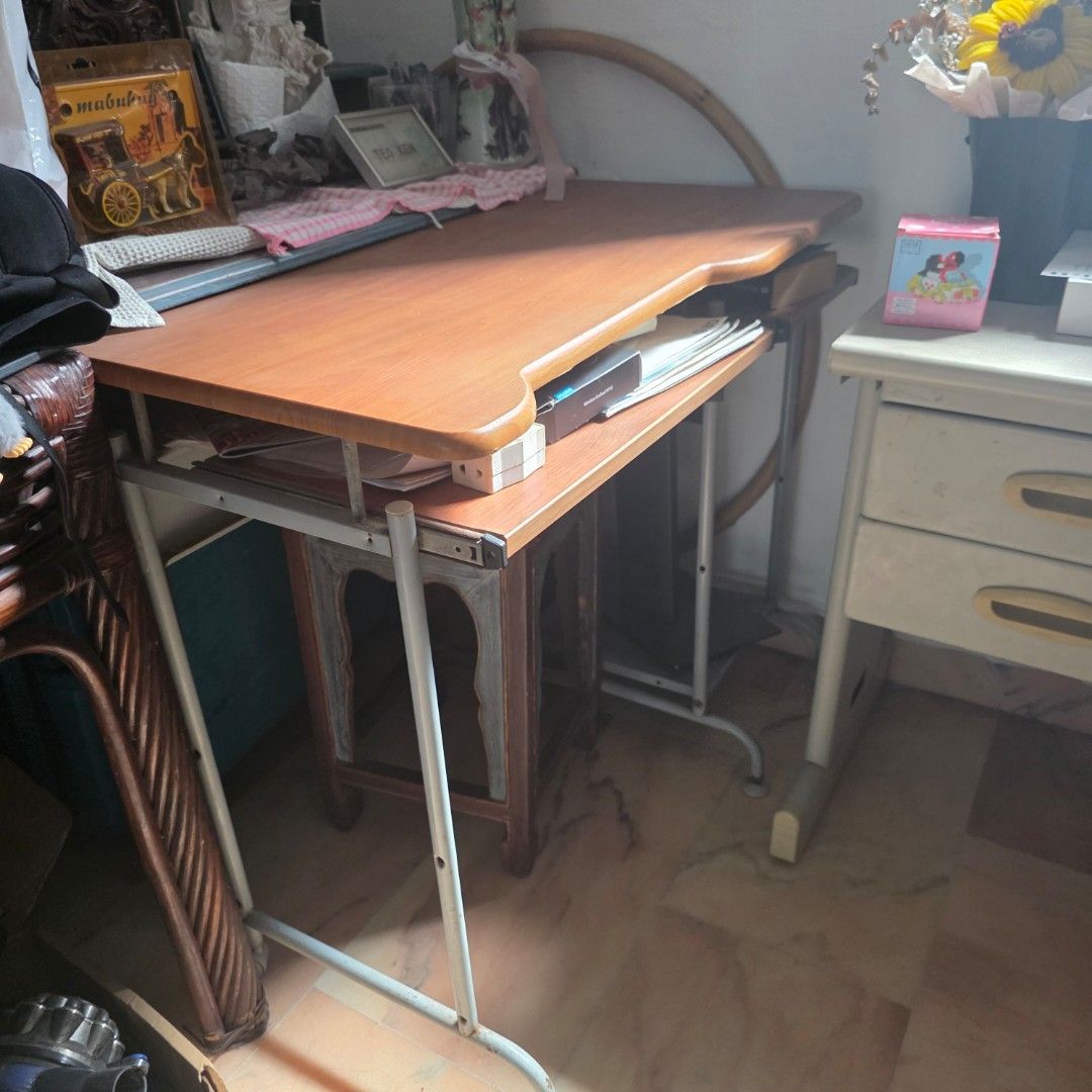 Desktop computer table (Category: Tables & Sets) located in Singapore. Submitted by kg889 (Listing ID 1413301556, Image 3). Description: Desktop computer table Length 90cm , width 45cm ,Height 75cm - under lay for keyboard and below for desktop self collect.