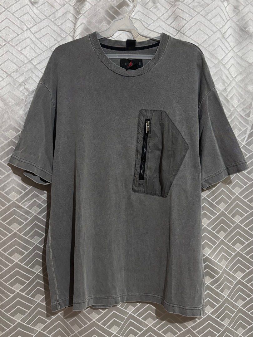 Y2K Jordan Pocket w/ zipper TShirt (Category: Tshirts & Polo Shirts ) located in Davao. Submitted by simsapparel (Listing ID 1413380313, Image 1). Description: Y2K Jordan Pocket w/ zipper TShirt 🏷️: 2000s Jordan Size: L Length: 29” Width: 21” Issue: Penhole Price: 349 + sf.