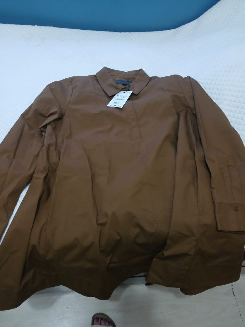 Zara Authentic (Category: Longsleeves) located in Del Monte. Submitted by foreignertory (Listing ID 1413317214, Image 1). Description: Brand new payment via Bpi. item fits someone Medium Large or Xl size.