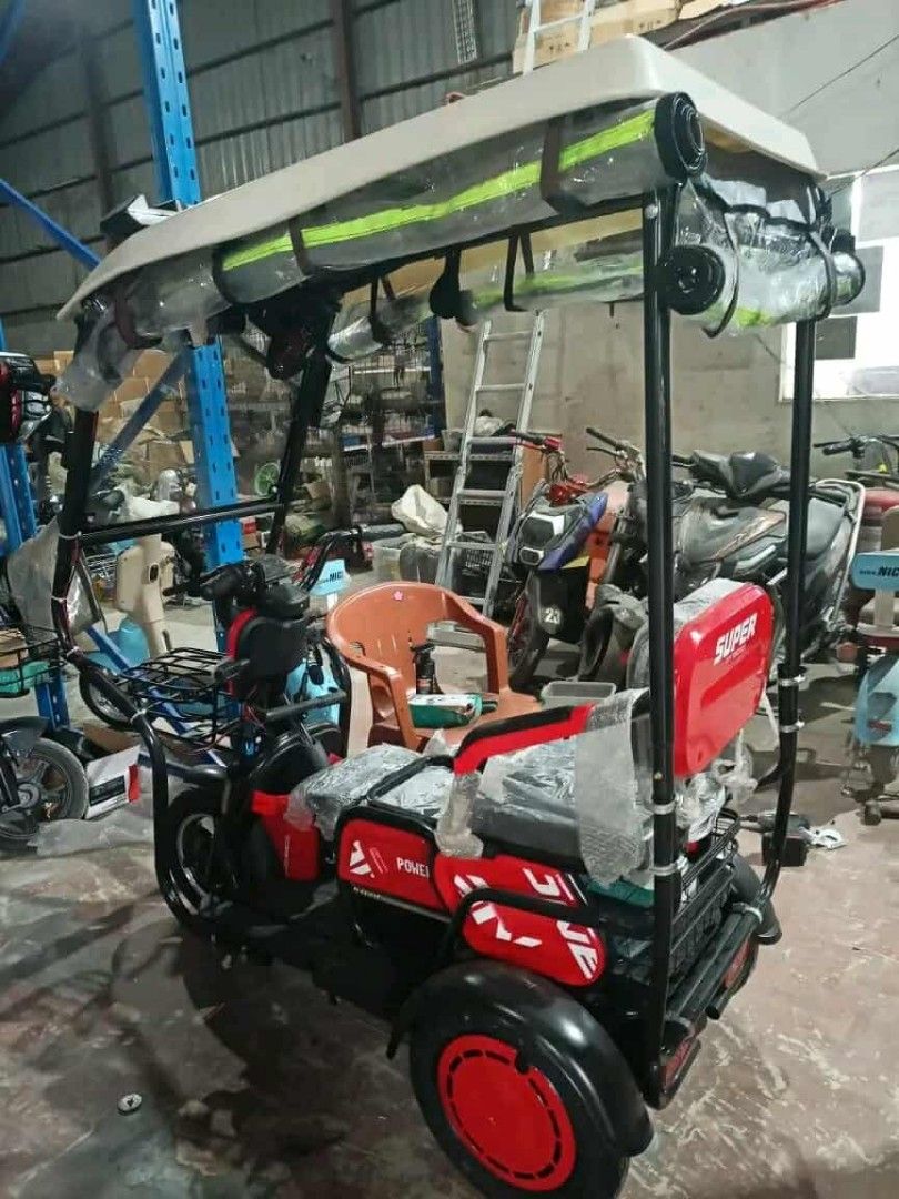 Used 3 wheel ebike (Category: Motorbikes for Sale) located in Manila. Submitted by meghantherobot (Listing ID 1418609421, Image 2). Description: Electric tricycle with 48V20 Tianneng battery, 800 Watts, and a range of 40-45 Km. It has a 3-speed mode, reverse mode, and anti-theft alarm. Features include stainless braces, signal light, movable seat, discbrake, and tubeless tires. Includes sidemirror, trapal, crownlight, mini electric fan, and charg