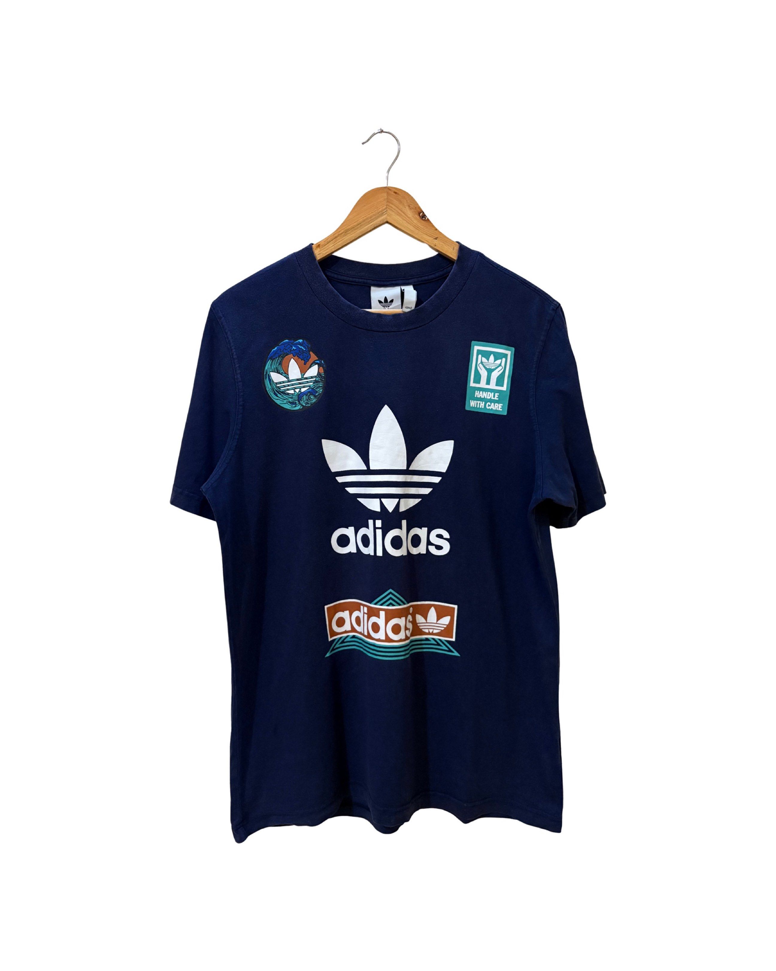 ADIDAS RETRO RACE GRAPHIC (Category: Tshirts & Polo Shirts ) located in Pasig City. Submitted by 2ftythrift (Listing ID 1415796052, Image 1). Description: Length: 29 Width: 22 Issue/s: hairline, peeling.