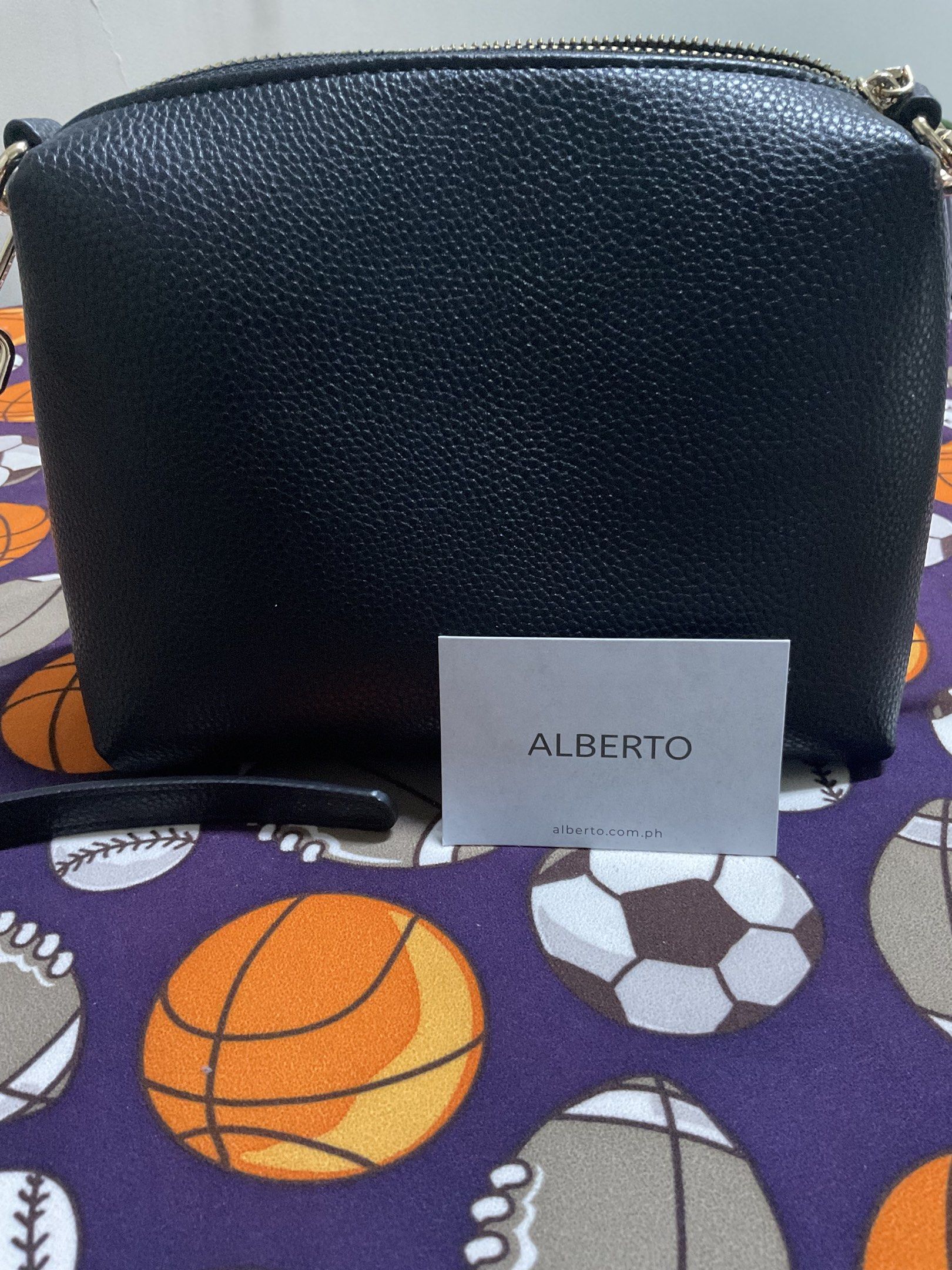 Alberto Black Crossbody Bag (Category: Community) located in Manila. Submitted by _acer (Listing ID 1418719050, Image 2). Description: Sale! Around manila.