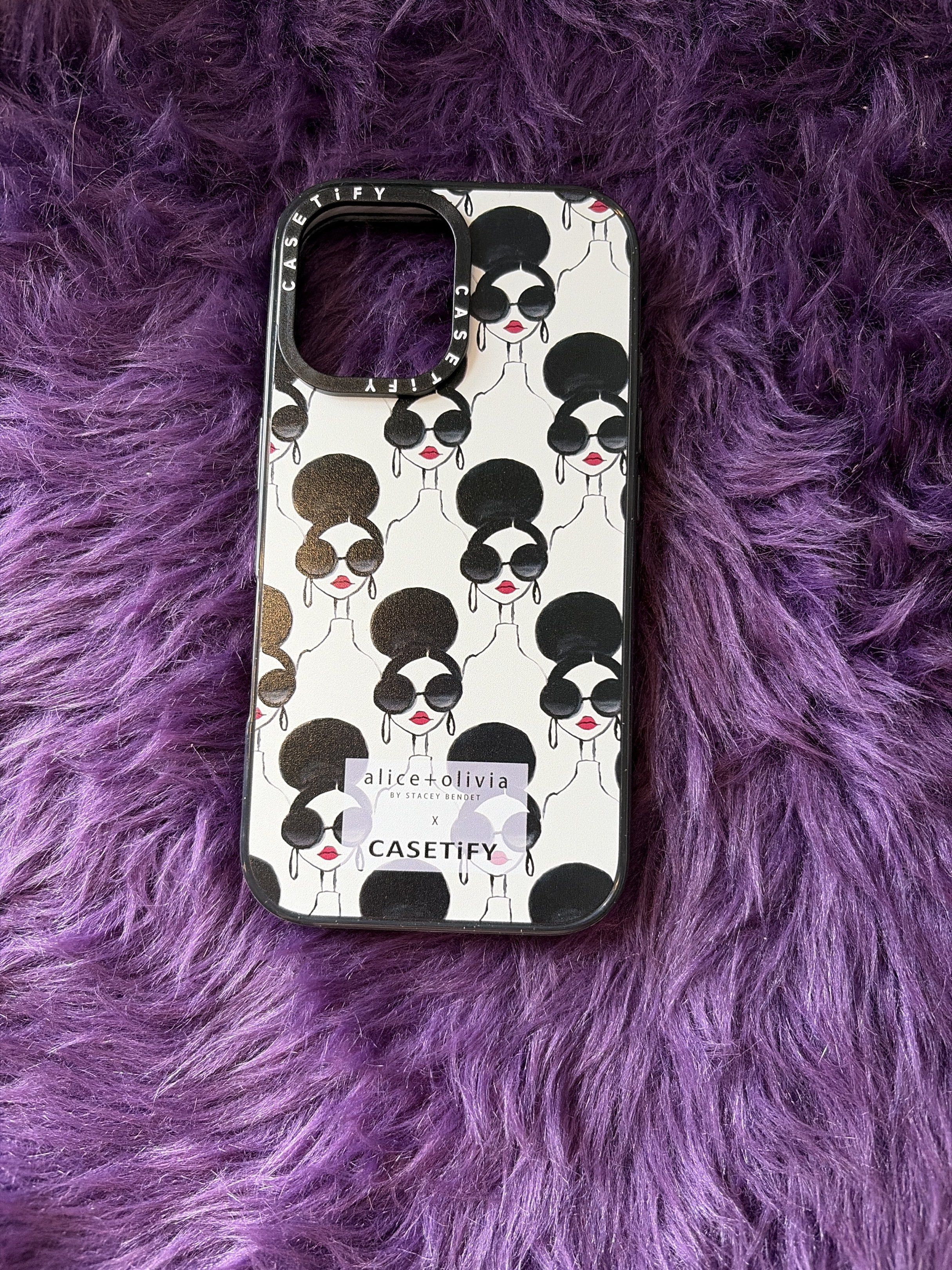 alice and olivia phone case (Category: Cases & Sleeves) located in Quezon City. Submitted by declutterxthings (Listing ID 1418639281, Image 1). Description: unused .