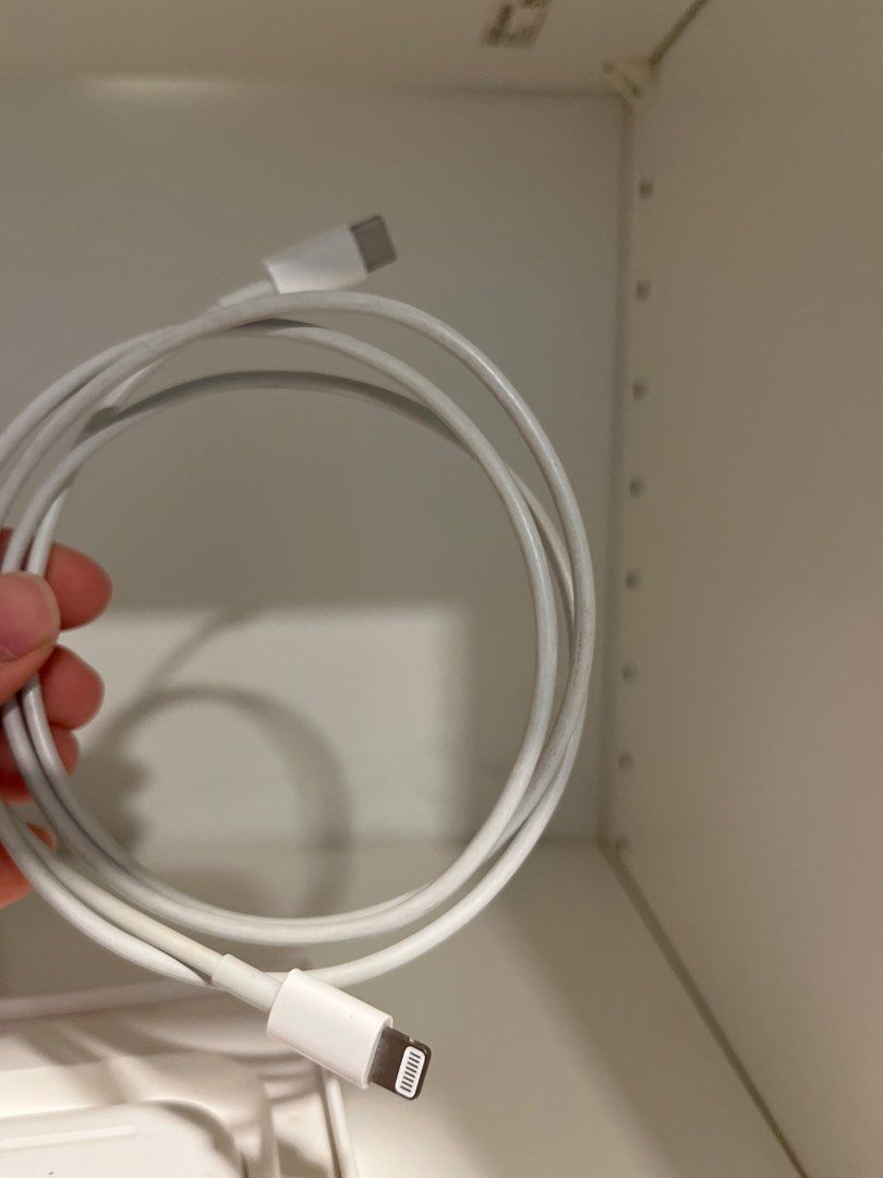 Apple AirPods Pro 2nd Generation65561081899010112