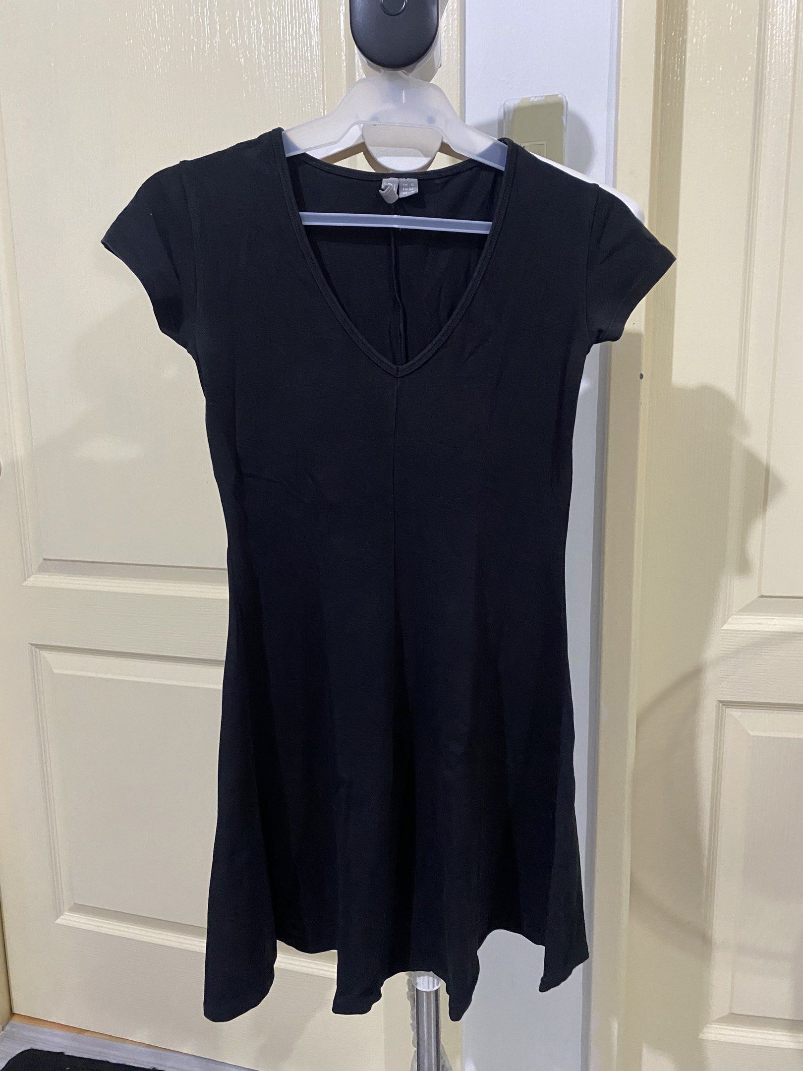 ASOS Black V-Neck Dress (Category: Dresses) located in Pasig City. Submitted by jodcltr (Listing ID 1418758768, Image 1). Description: BUY ANY FROM THE LIST AND THIS IS FOR FREE! 🙂.