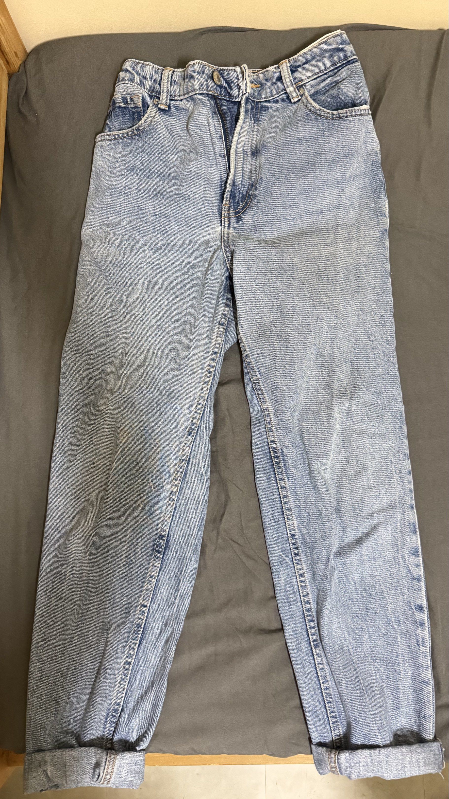 Bershka Denim Jeans (Category: Jeans) located in Manila. Submitted by daisydeclutters (Listing ID 1418726058, Image 1). Description: Bershka mom jeans. Altered to fit waist 26. Negotiable :).