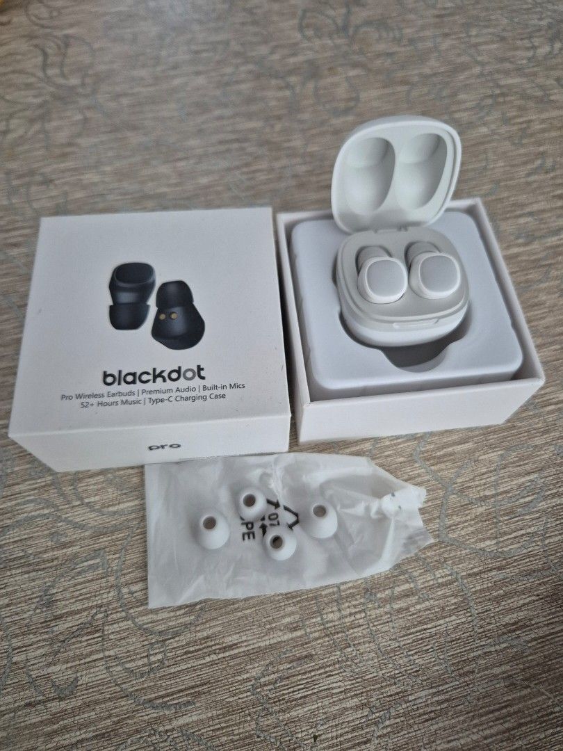 Blackdot Pro Wireless Earbuds with Charging Case65561068275843111