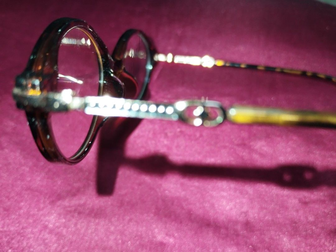 Boyonetta Eyeglasses (Category: Sunglasses & Eyewear) located in Bulacan. Submitted by chrixtn (Listing ID 1418754510, Image 2). Description: - Oval tortoiseshell frame with Gold arm accents - Clear lenses, not graded. Good as new.