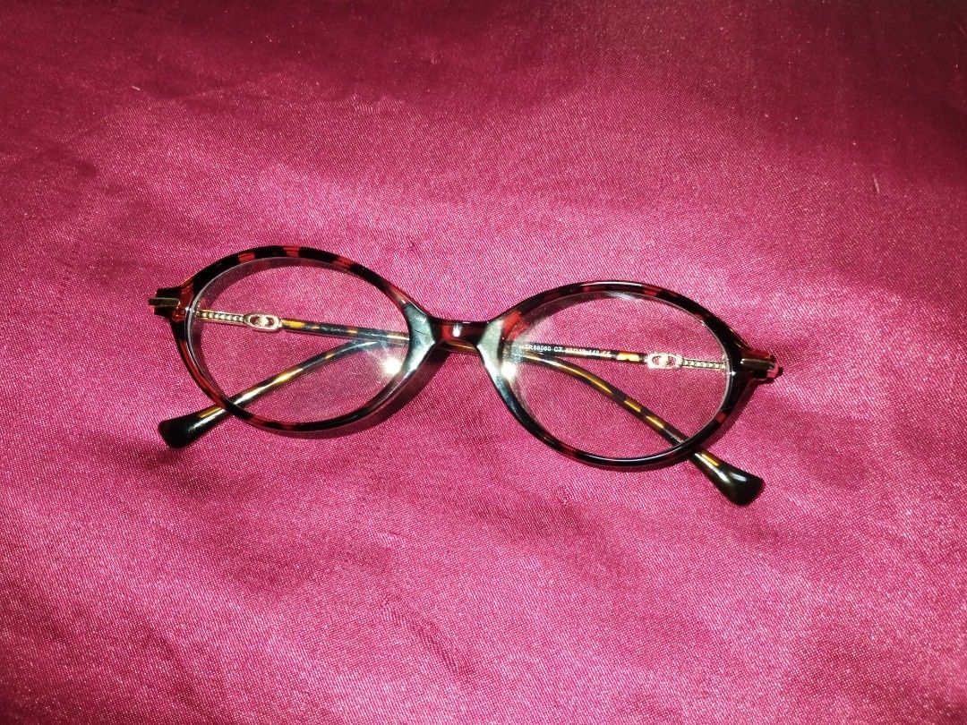Boyonetta Eyeglasses (Category: Sunglasses & Eyewear) located in Bulacan. Submitted by chrixtn (Listing ID 1418754510, Image 1). Description: - Oval tortoiseshell frame with Gold arm accents - Clear lenses, not graded. Good as new.