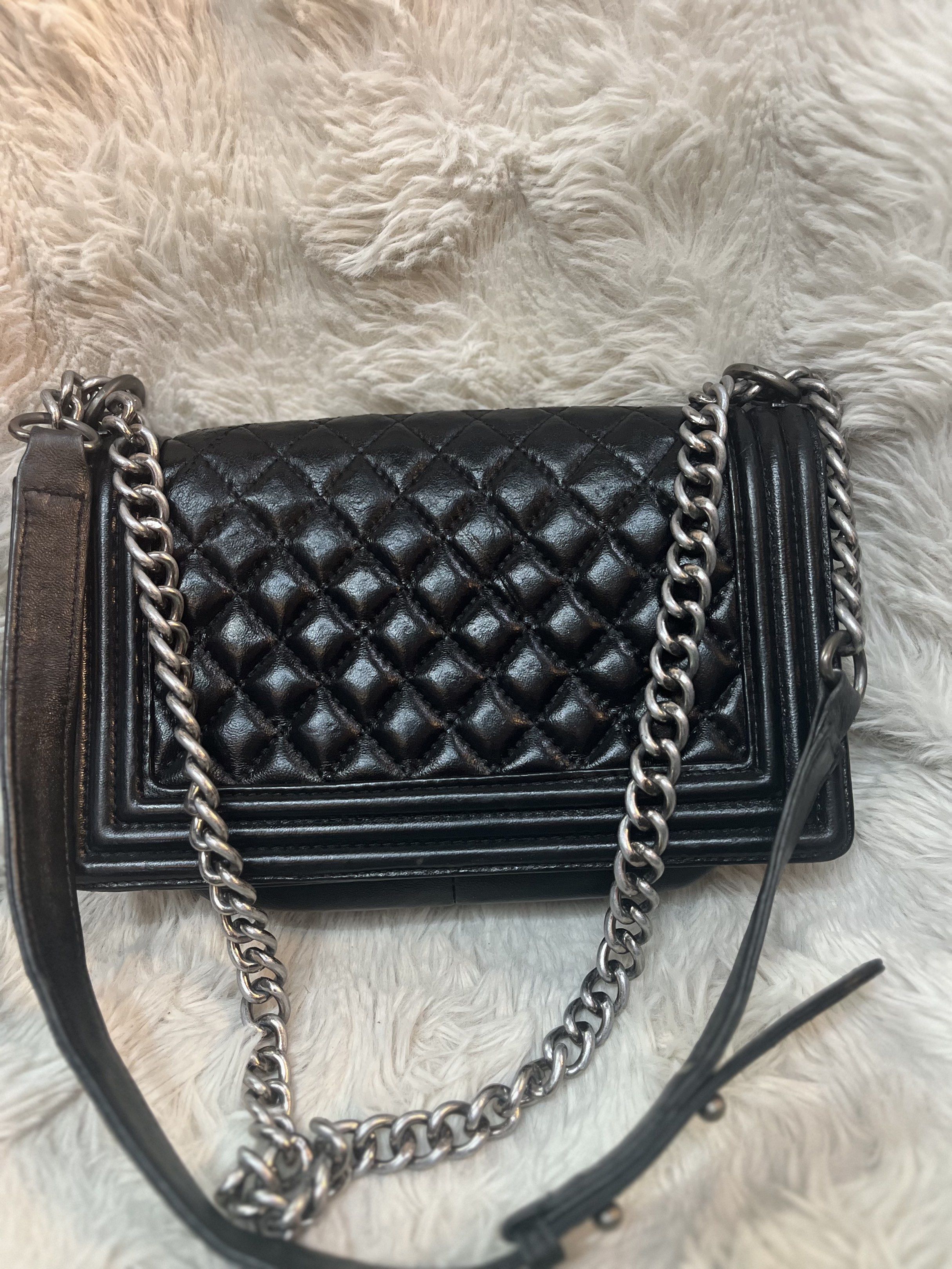 Chanel❤️ (Category: Luxury Bags & Wallets) located in Davao. Submitted by joe_rach1 (Listing ID 1418605561, Image 3). Description: Korea source Pure leather.