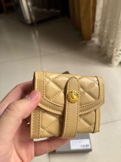 (Category: ) located in . Submitted by bagclosets (Listing ID 1418680657, Image 1). Description: .