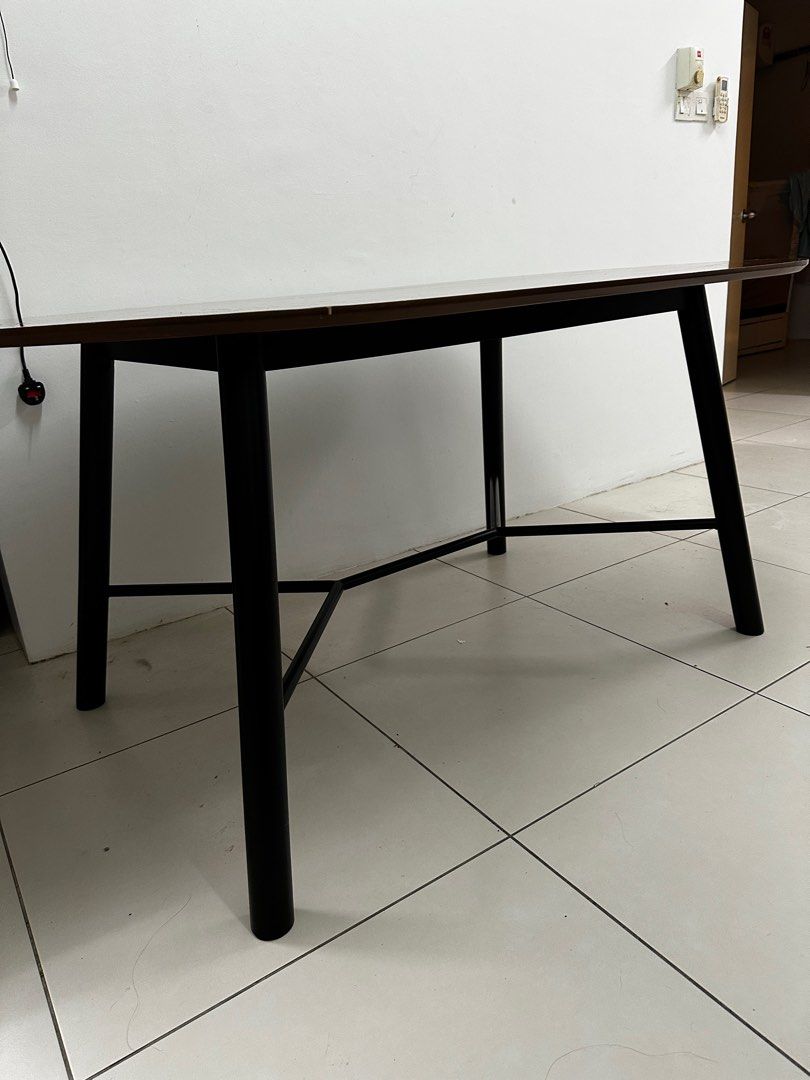 Dining Table (Category: Tables & Sets) located in Cyberjaya. Submitted by islurpcake (Listing ID 1418764688, Image 2). Description: Can fit up to 6 seaters .