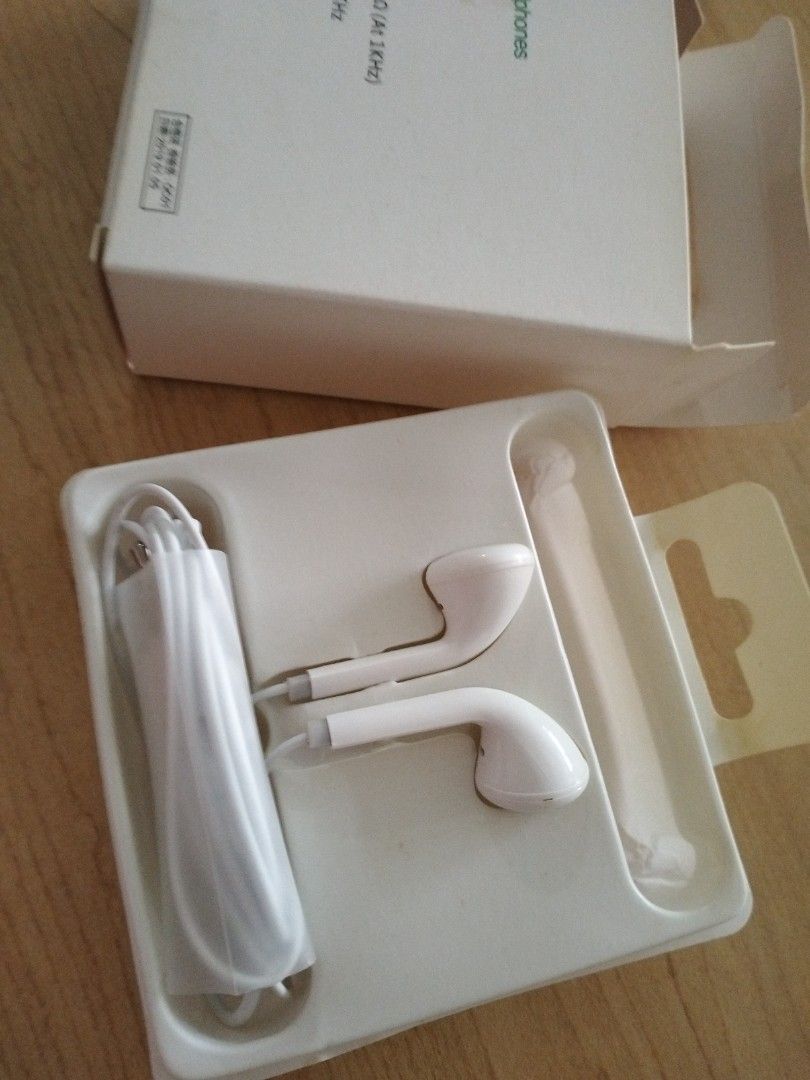 Ear phone65561067876225110