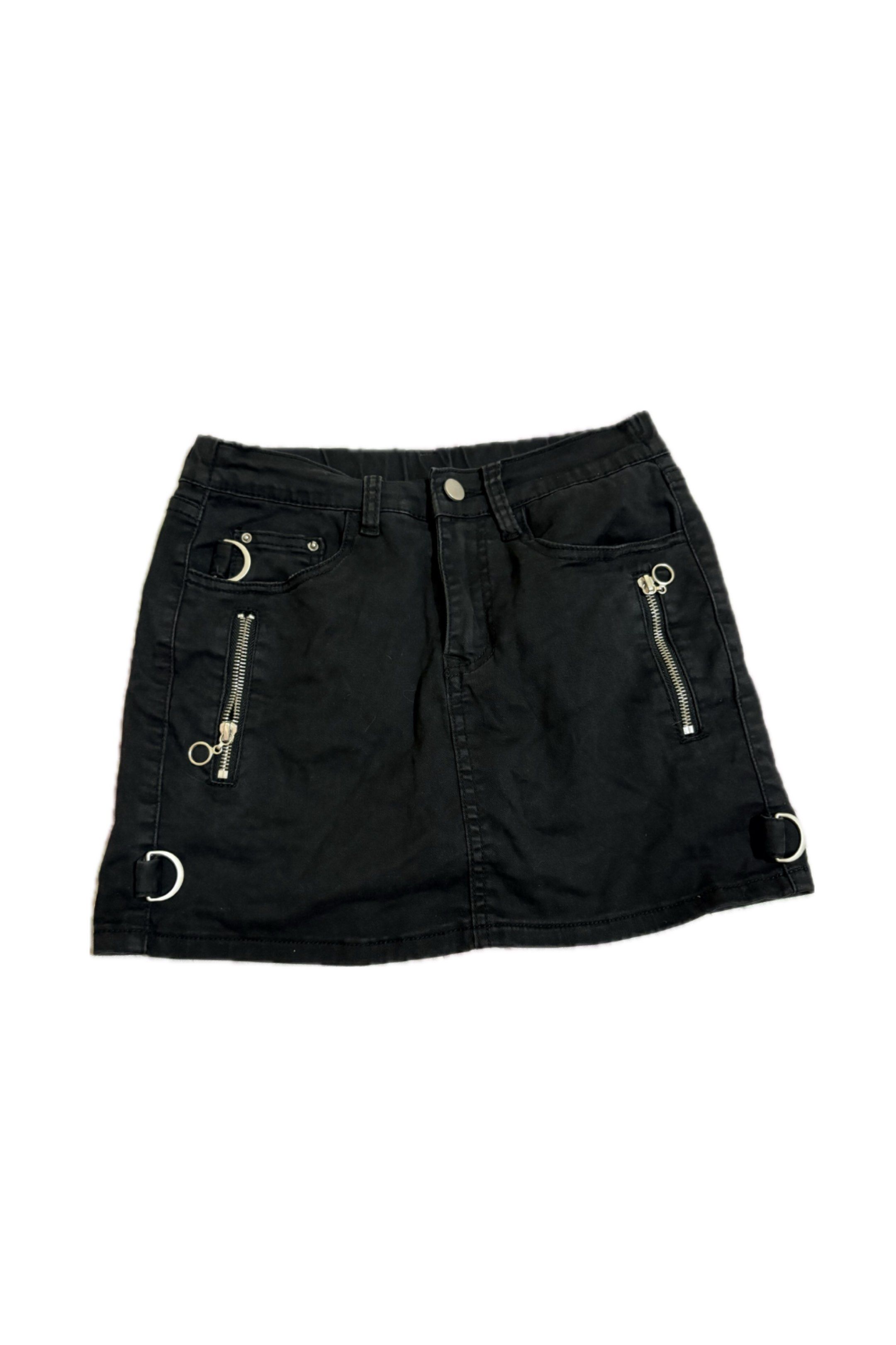 eG black skirts with inner shorts (Category: Skirts) located in Bulacan. Submitted by seikariiii (Listing ID 1418621697, Image 1). Description: 27-29 200 + sf/sdd.