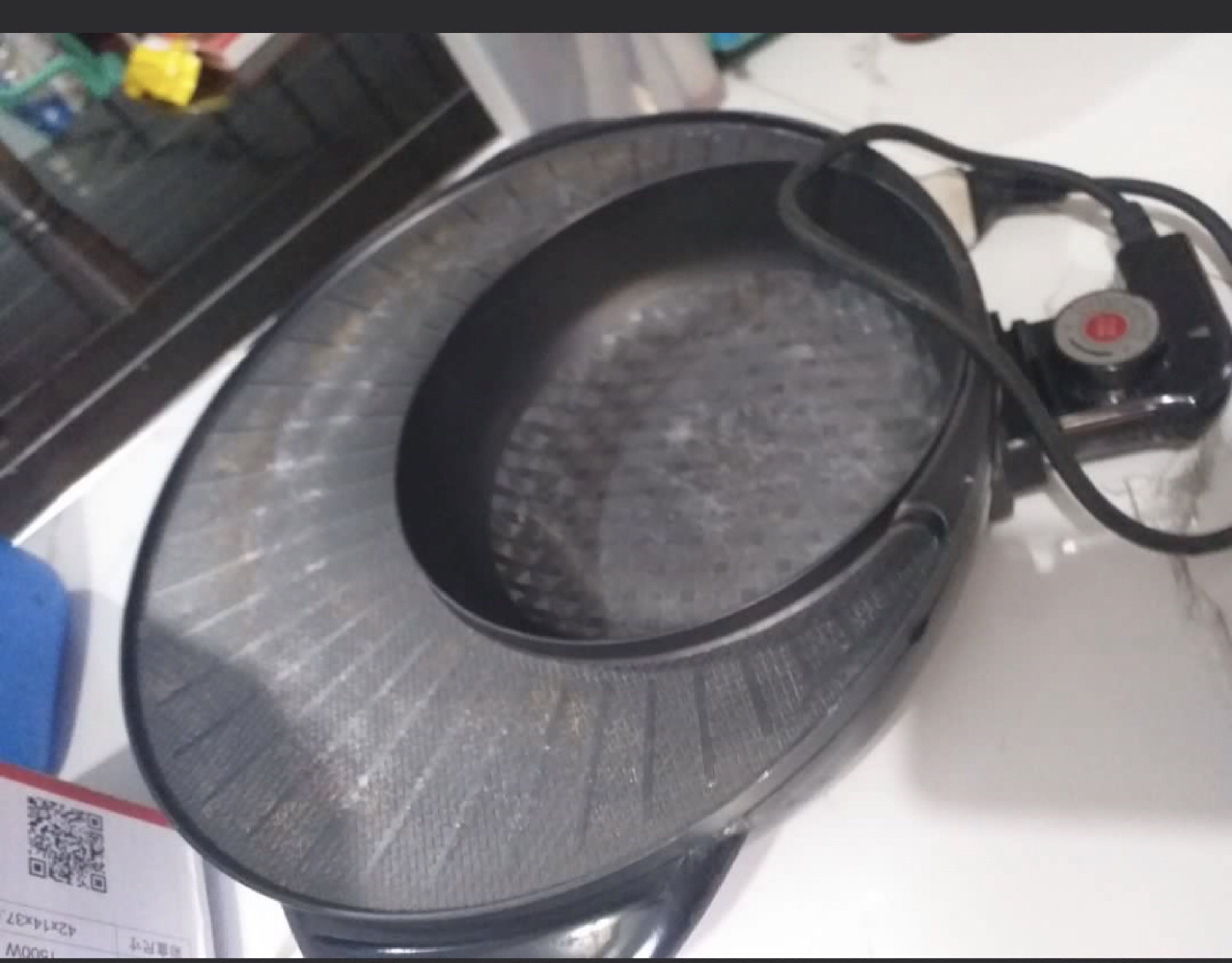 Electric Grill & Shabushabu hotpot (Category: BBQ, Grills & Hotpots) located in Quezon City. Submitted by pickbuy.426 (Listing ID 1418655526, Image 2). Description: Lightly used In very good condition Korean brand Grill and Shabushabu hotpot 320 LP + SF.