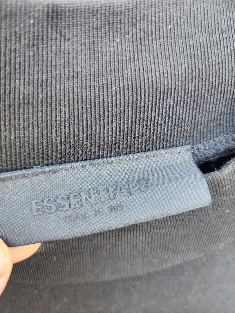 Essentials Fear of God T-shirt XL (Category: Tshirts & Polo Shirts ) located in Real. Submitted by raphy2019 (Listing ID 1418651487, Image 3). Description: Colorate 9/10 thrifted.