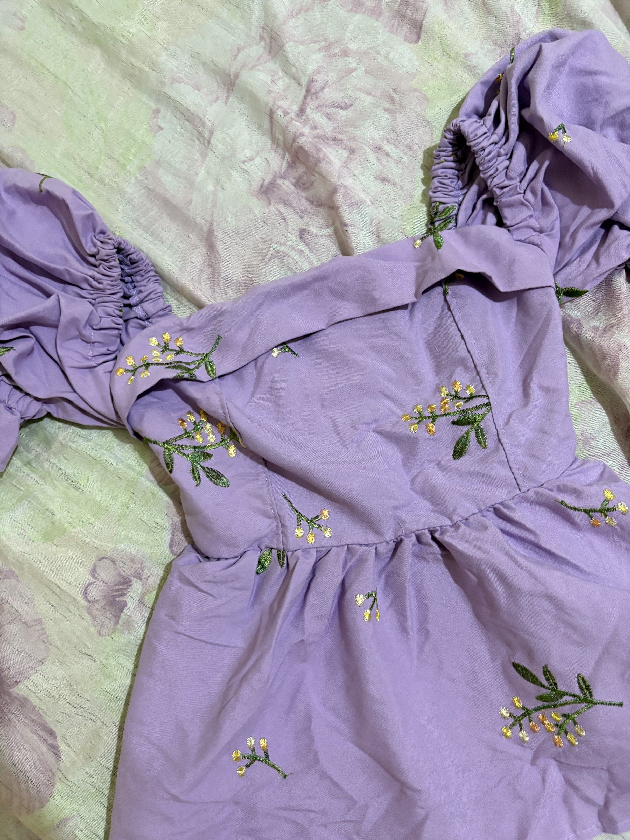 floral purple puff sleeves (Category: Blouses) located in Bulacan. Submitted by seikariiii (Listing ID 1418617922, Image 2). Description: medium used once! 150 + sf/same day delivery.