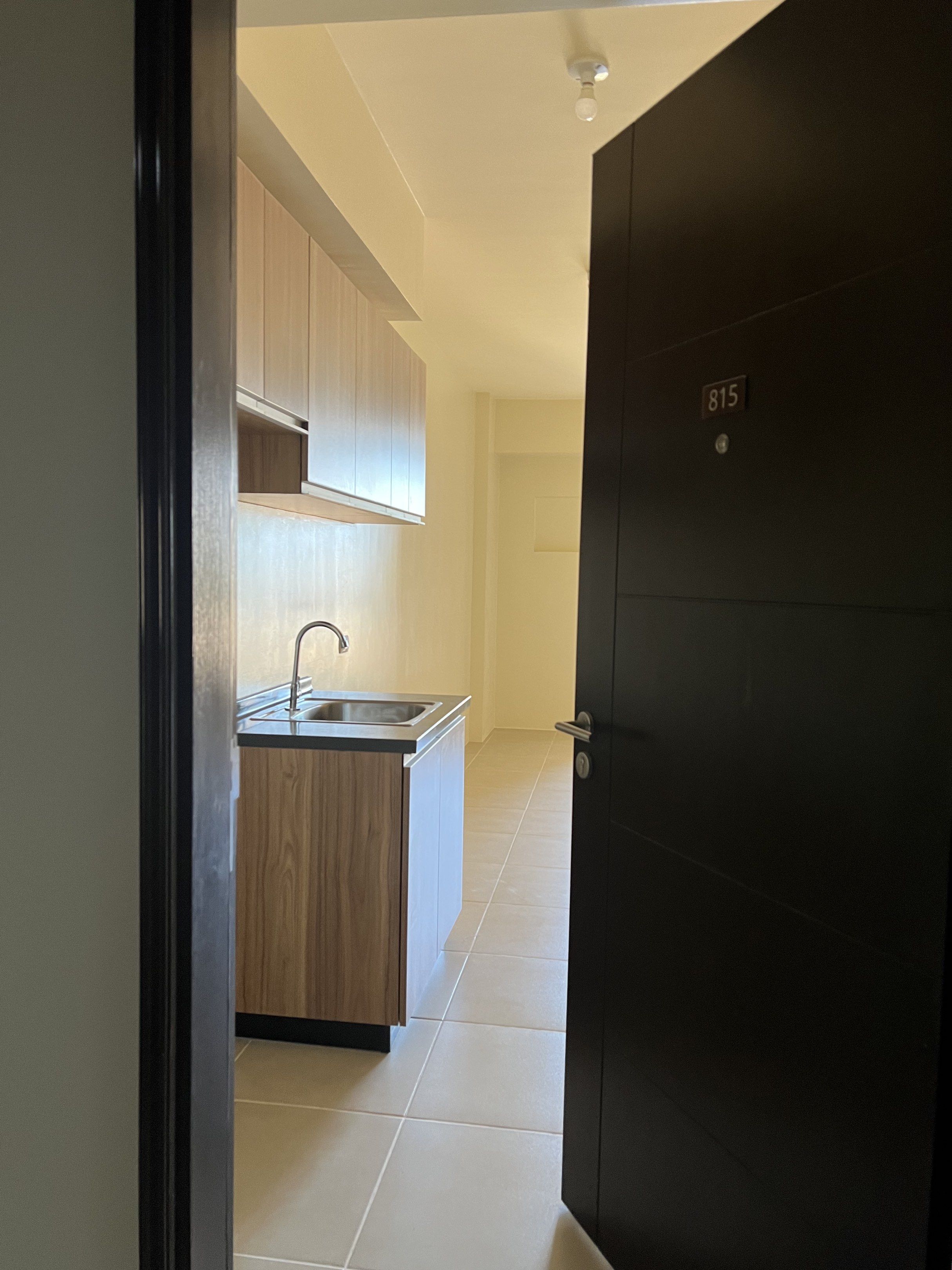 For Rent Bare Studio Unit Avida Towers Sucat (Category: Apartments & Condos) located in Mandaluyong City. Submitted by lopezsam (Listing ID 1418717030, Image 2). Description: Avida Towers Sucat Tower 9 Bare unit 11,000 (inclusive of association dues) Near SM Sucat No pets allowed Min of 6mos 1 month advance 2months deposit W/ contract Direct Owner .
