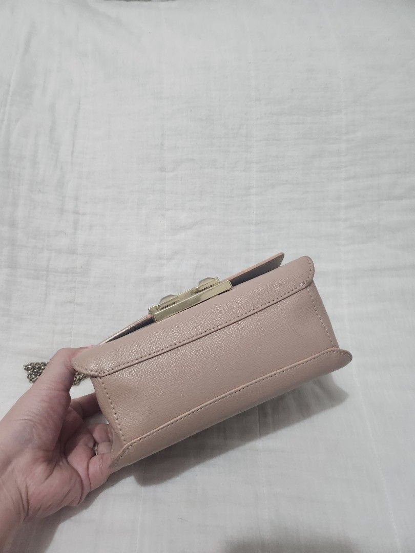Furla Pink Bella Bag (Category: Luxury Bags & Wallets) located in Valenzuela. Submitted by aleecu (Listing ID 1418613048, Image 3). Description: valenzuela loc. no used, as seen sa pic. rfs: not using anymore, declutter - Authentic Furla shoulder bag - Elegant flap closure with metal clasp - Chic chain strap - Stunning pink leather exterior - Interior with multiple compartments - Light green interior lining - Includes original Furla brand tag.