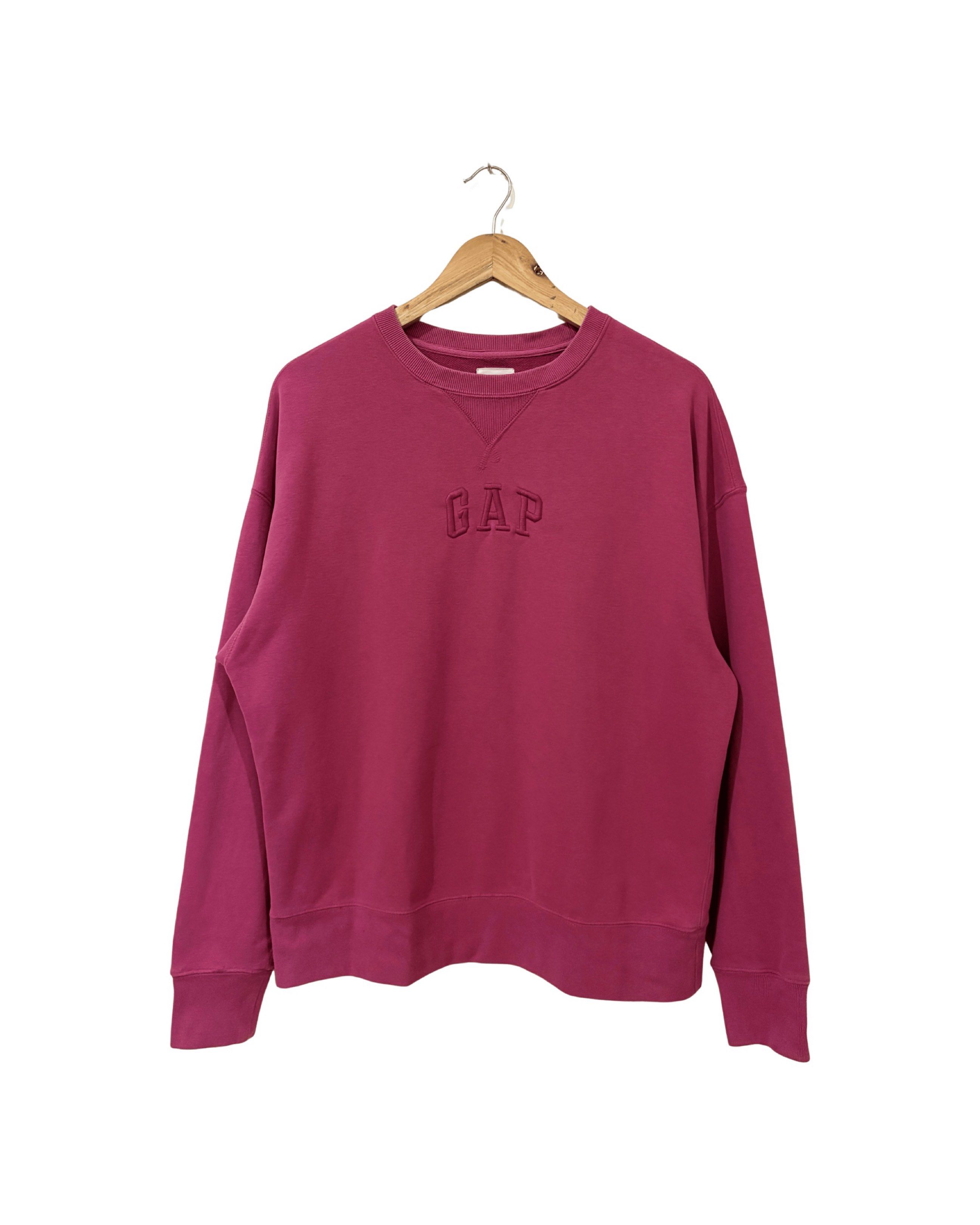 GAP EMBROIDED MINI ARCH (Category: Coats, Jackets and Outerwear) located in Pasig City. Submitted by 2ftythrift (Listing ID 1415796438, Image 1). Description: Length: 27 Width: 23 Issue/s: none.