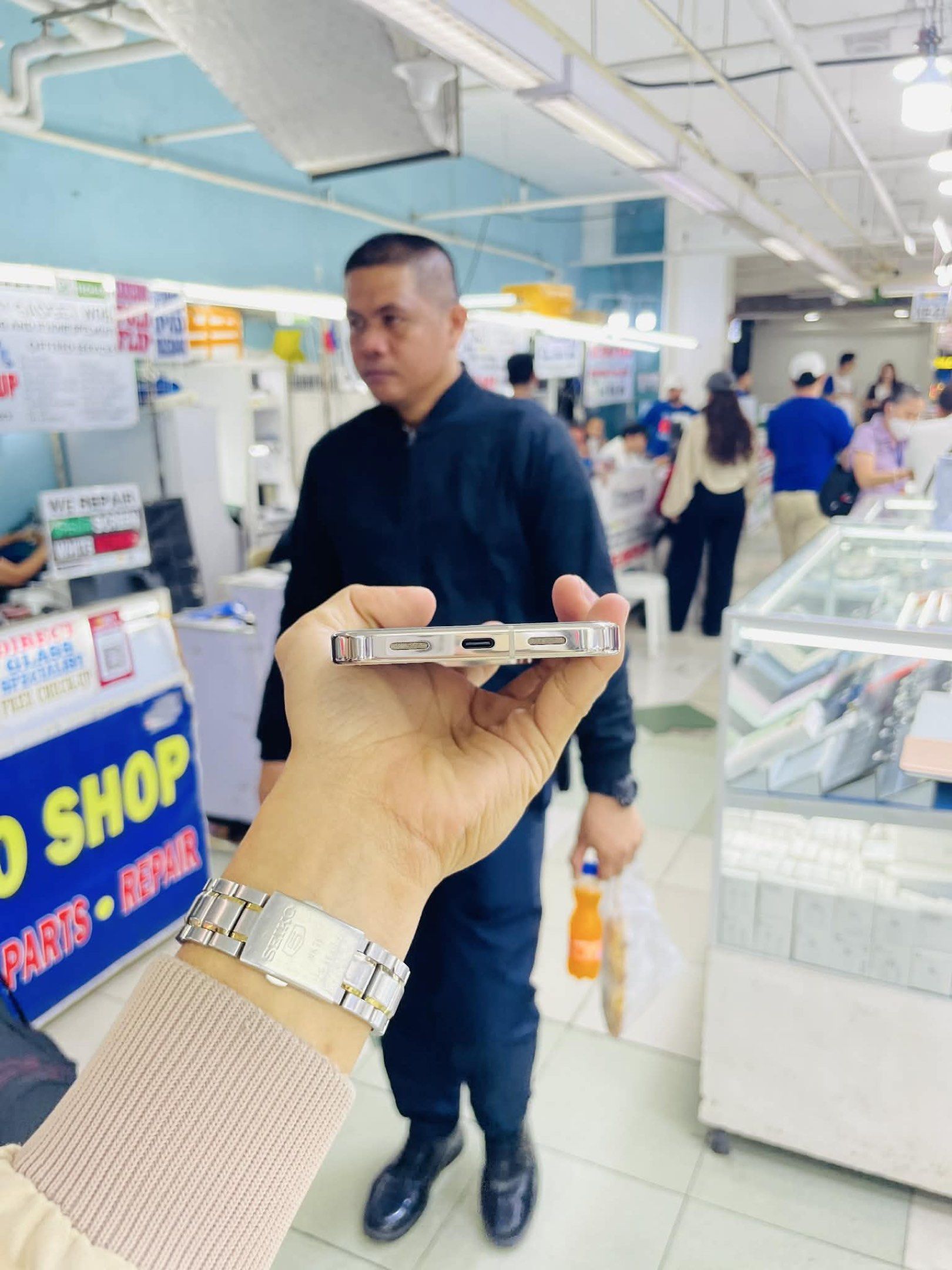 Google Pixel 10 Pro XL 256gb FU (Category: Google Pixel) located in San Juan City. Submitted by keannagadgetph (Listing ID 1418749341, Image 3). Description: Available Units for today's POST! Google Pixel 10 Pro XL / 256gb / FU / Good BH - any colors available (price may vary) - good condition - 98% Makinis - Good battery - no issue / repair - NTC Variant ₱ 55k ~ Accepting SWAP / TRADE IN / INSTALLMENT / BINTA UNIT ~ CASH ON DELIVERY METRO MANILA