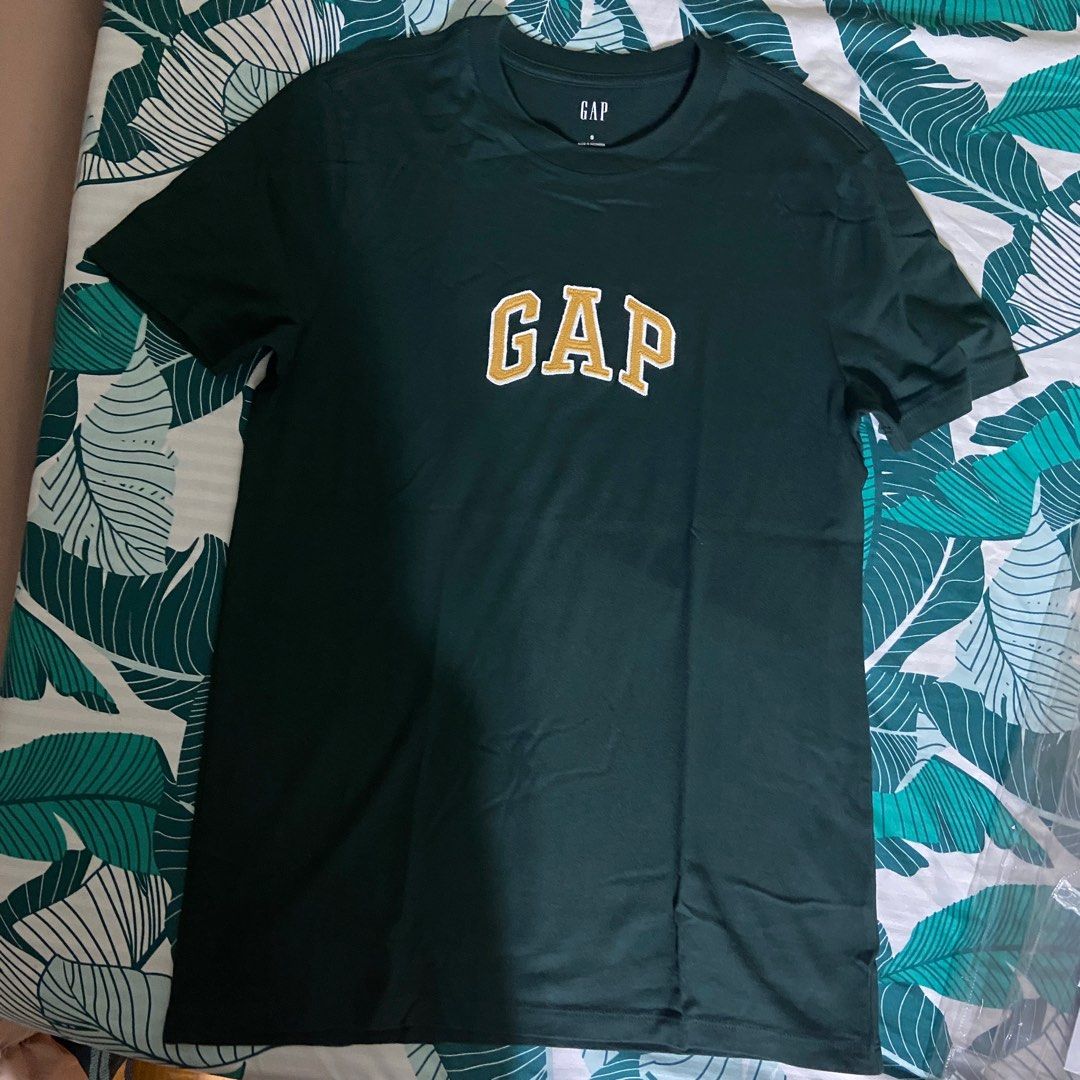 green GAP arch logo mens tshirt (Category: Tshirts & Polo Shirts ) located in Quezon City. Submitted by pjdprd (Listing ID 1418746270, Image 1). Description: for sale: authentic green GAP arch logo mens tshirt used twice, like bnew size S ₱1000 only bought at GAP GAP bag included rfs: di na kasya sakin.