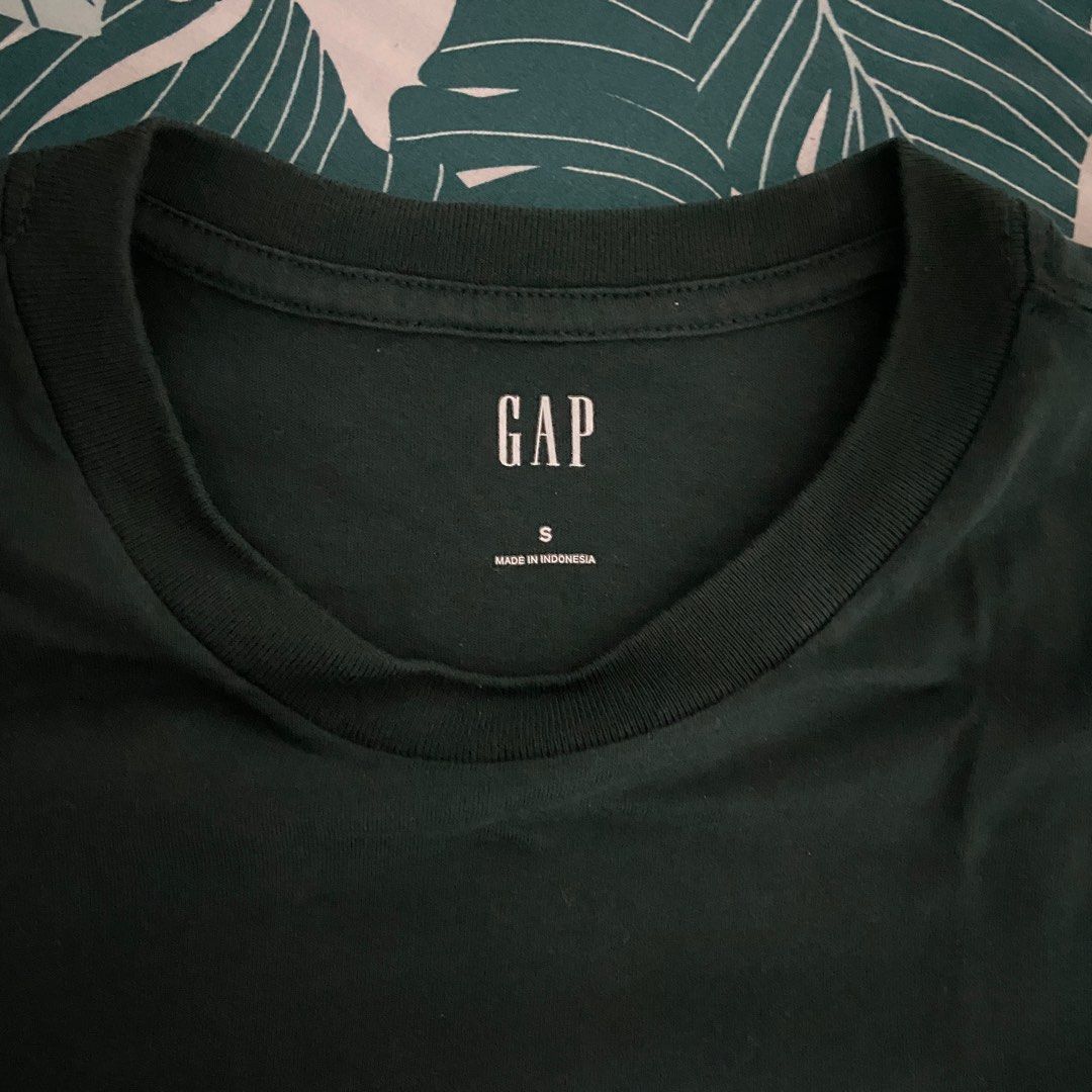 green GAP arch logo mens tshirt (Category: Tshirts & Polo Shirts ) located in Quezon City. Submitted by pjdprd (Listing ID 1418746270, Image 2). Description: for sale: authentic green GAP arch logo mens tshirt used twice, like bnew size S ₱1000 only bought at GAP GAP bag included rfs: di na kasya sakin.