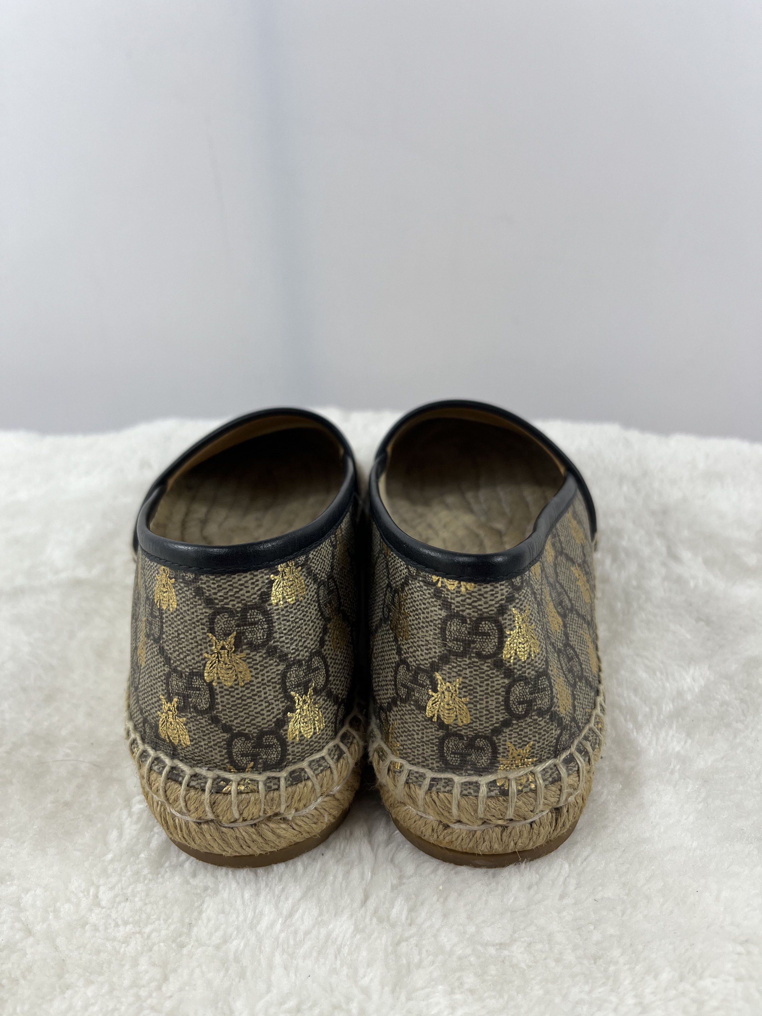 Gucci Pilar Espadrilles (Category: Flats & Sandals) located in Manila. Submitted by aki7723 (Listing ID 1418653523, Image 3). Description: Gucci Pilar GG Supreme Canvas Espadrilles with Gold Bees, featuring a beige and ebony GG Supreme canvas with a gold bees print, leather trims, and a jute platform sole. .