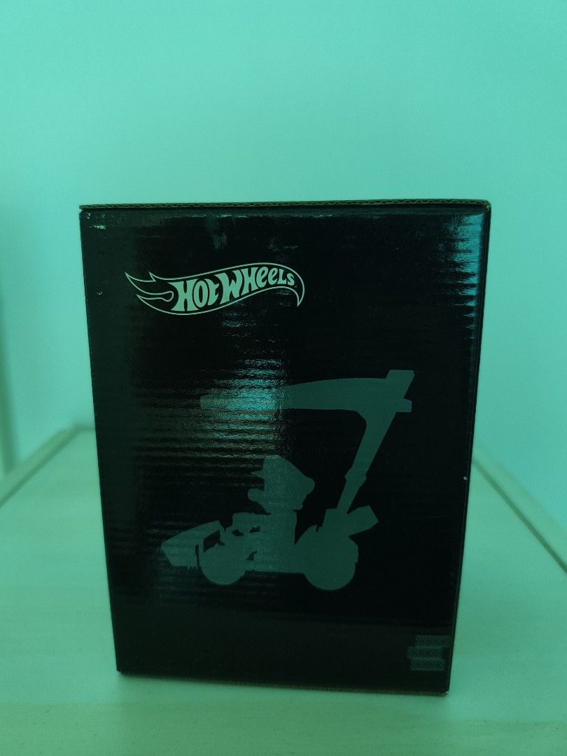 Hot Wheels SDCC Mario Kart (Category: Vehicle & Diecast Models) located in Manila. Submitted by dansanity21 (Listing ID 1418740095, Image 2). Description: - Hot Wheels Mario Kart toy car - Features the Mario Kart logo - Includes a character silhouette on the vehicle - Designed for adult collectors - Not suitable for children under 14 years old.