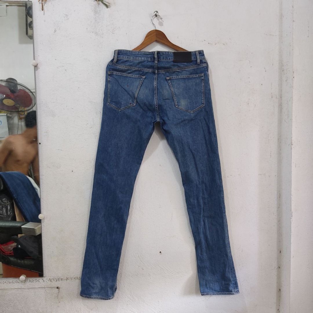 Hugo Boss Stretch Denim Jeans (Category: Jeans) located in Pagsanjan. Submitted by treasure.thriftph999 (Listing ID 1418680865, Image 2). Description: - Hugo Boss denim jeans - Classic blue wash - Straight leg fit - Stretch fabric - Button closure with Boss logo - YKK zipper - Leather Hugo Boss logo patch - Made in Turkey Issue paint stain - Size: Width 32 Length 44 Hem 7 400+SF Dm for fast transaction Pagsanjan,Laguna 4008.