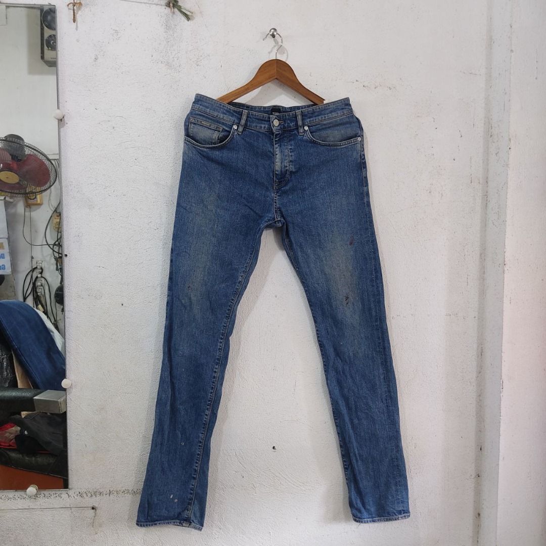 Hugo Boss Stretch Denim Jeans (Category: Jeans) located in Pagsanjan. Submitted by treasure.thriftph999 (Listing ID 1418680865, Image 1). Description: - Hugo Boss denim jeans - Classic blue wash - Straight leg fit - Stretch fabric - Button closure with Boss logo - YKK zipper - Leather Hugo Boss logo patch - Made in Turkey Issue paint stain - Size: Width 32 Length 44 Hem 7 400+SF Dm for fast transaction Pagsanjan,Laguna 4008.