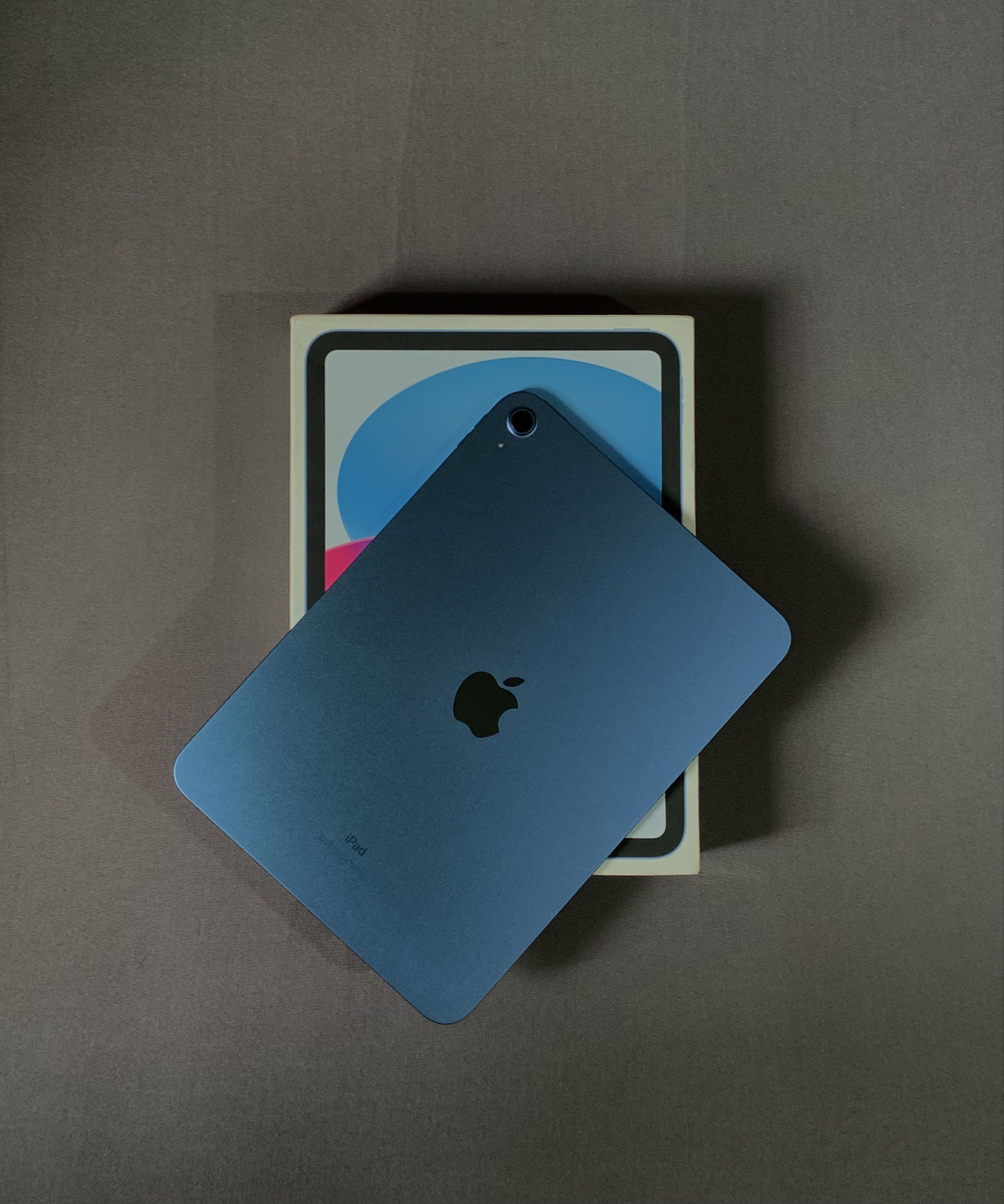 iPad 10th Gen (Category: iPad) located in Makati City. Submitted by msn_gdgt (Listing ID 1418766628, Image 1). Description: 64 GB New Blue With Box and Cable No Issue Newly replaced ng apple since may defect yung unang nabili, pinalitan nila ng bagong iPad kaso ang tagal ng pre-order bago dumating yung bagong kapalit kaya bumili na ng bagong iPad. Note: Kindly message me for the design and pictures, kapag hindi ako maka reply means max quota na h