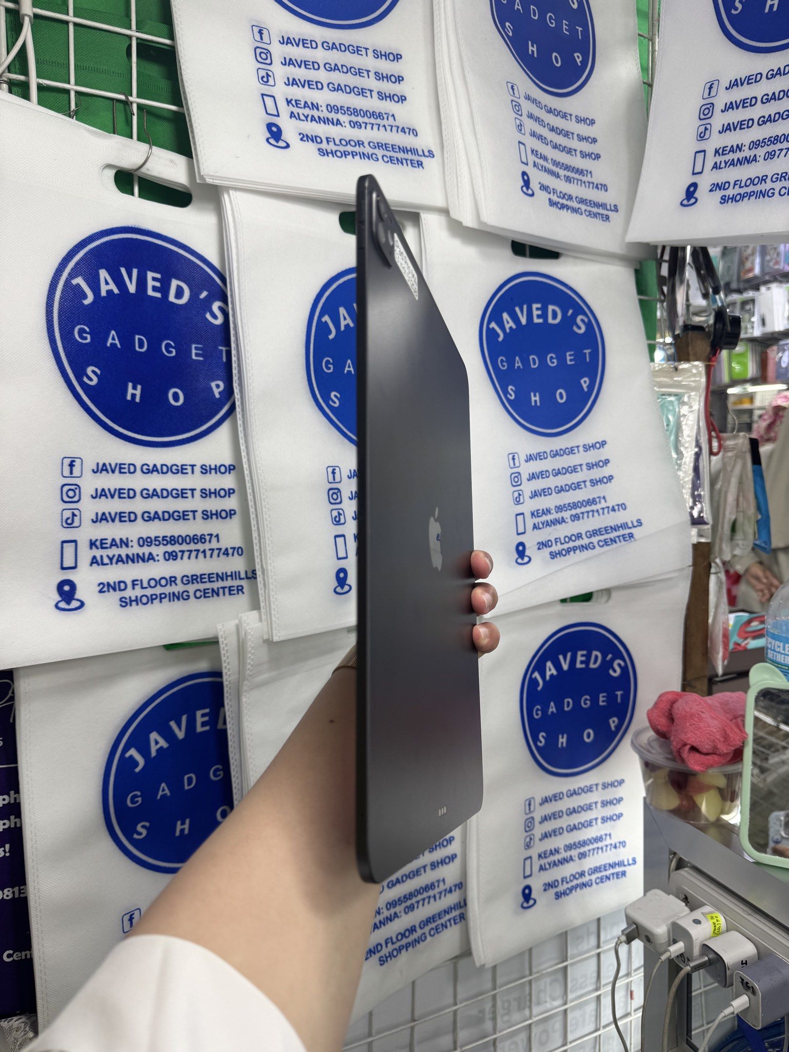 Ipad Pro M4 512gb 13' Wifi (Category: iPad) located in San Juan City. Submitted by keannagadgetph (Listing ID 1418749182, Image 3). Description: Available Units for today's POST! Ipad Pro M4 13' / 512GB / Wifi / 96% BH - any colors available (price may vary) - good condition - 87% Makinis - Good battery - no issue / repair - NTC Variant ₱ 66k ~ Accepting SWAP / TRADE IN / INSTALLMENT / BINTA UNIT ~ CASH ON DELIVERY METRO MANILA / LBC PAYMENT FIRS