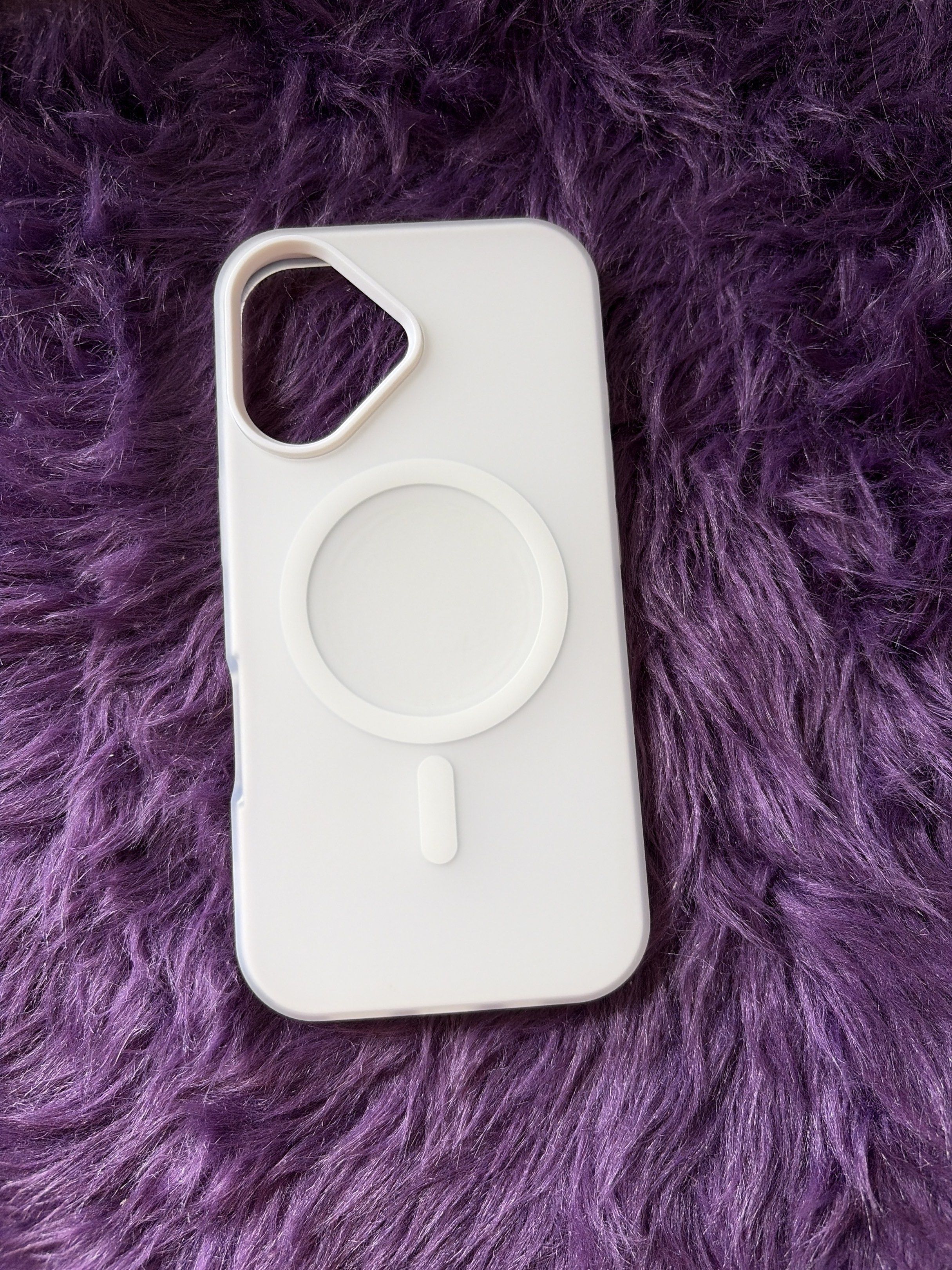iphone16 white phone case (Category: Cases & Sleeves) located in Quezon City. Submitted by declutterxthings (Listing ID 1418642355, Image 1). Description: clean and aesthetic .