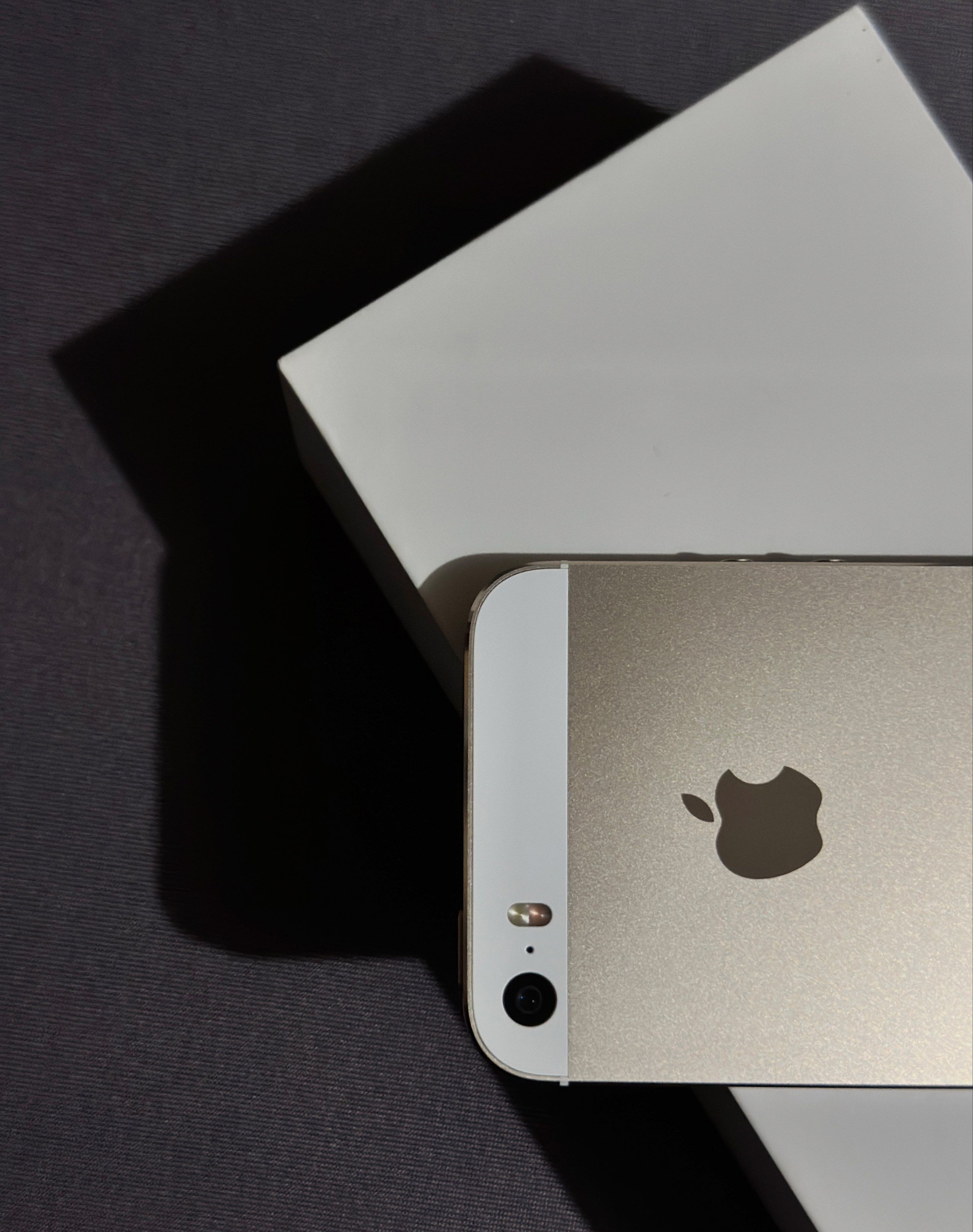 iPhone 5s (Certified Apple Pre Owned) (Category: Others) located in Makati City. Submitted by msn_gdgt (Listing ID 1418766885, Image 2). Description: 16 GB Gold With Original Box No Issue Para sa mga mahilig sa digicam vibe na old iPhones ito na! Super tagal na siya nakatago since binili siya for collection display, maintaining nalang for charging para maingatan at hindi masira. super bago pa ng unit. Note: Kindly message me for the design and pi