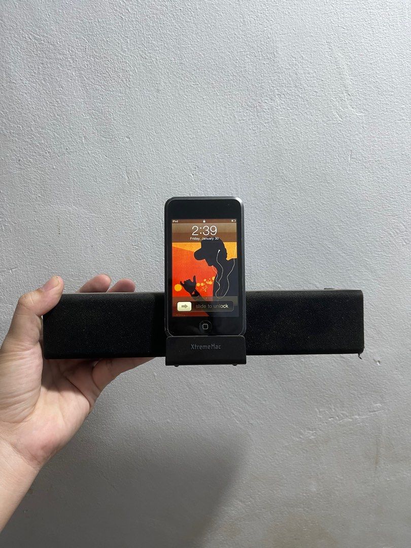 iPod touch 1st gen with dock speaker (Category: Portable Music Players) located in Manila. Submitted by apple_siri (Listing ID 1418595255, Image 1). Description: Issue ng ipod touch kapag naka earphones isa lang nagana o may tunog need galawin tas nagkaka tunog na both good condition pa battery and buttons no issue sa pag plug sa dock speaker kaya good as set yan may songs nadin na nakalagay jan mga top hits sa sp@t!fy kaya gagamitin na lang yan 