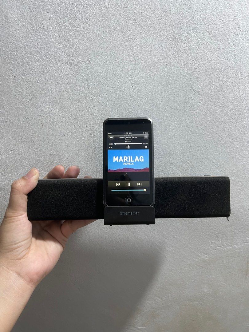 iPod touch 1st gen with dock speaker (Category: Portable Music Players) located in Manila. Submitted by apple_siri (Listing ID 1418595255, Image 3). Description: Issue ng ipod touch kapag naka earphones isa lang nagana o may tunog need galawin tas nagkaka tunog na both good condition pa battery and buttons no issue sa pag plug sa dock speaker kaya good as set yan may songs nadin na nakalagay jan mga top hits sa sp@t!fy kaya gagamitin na lang yan 