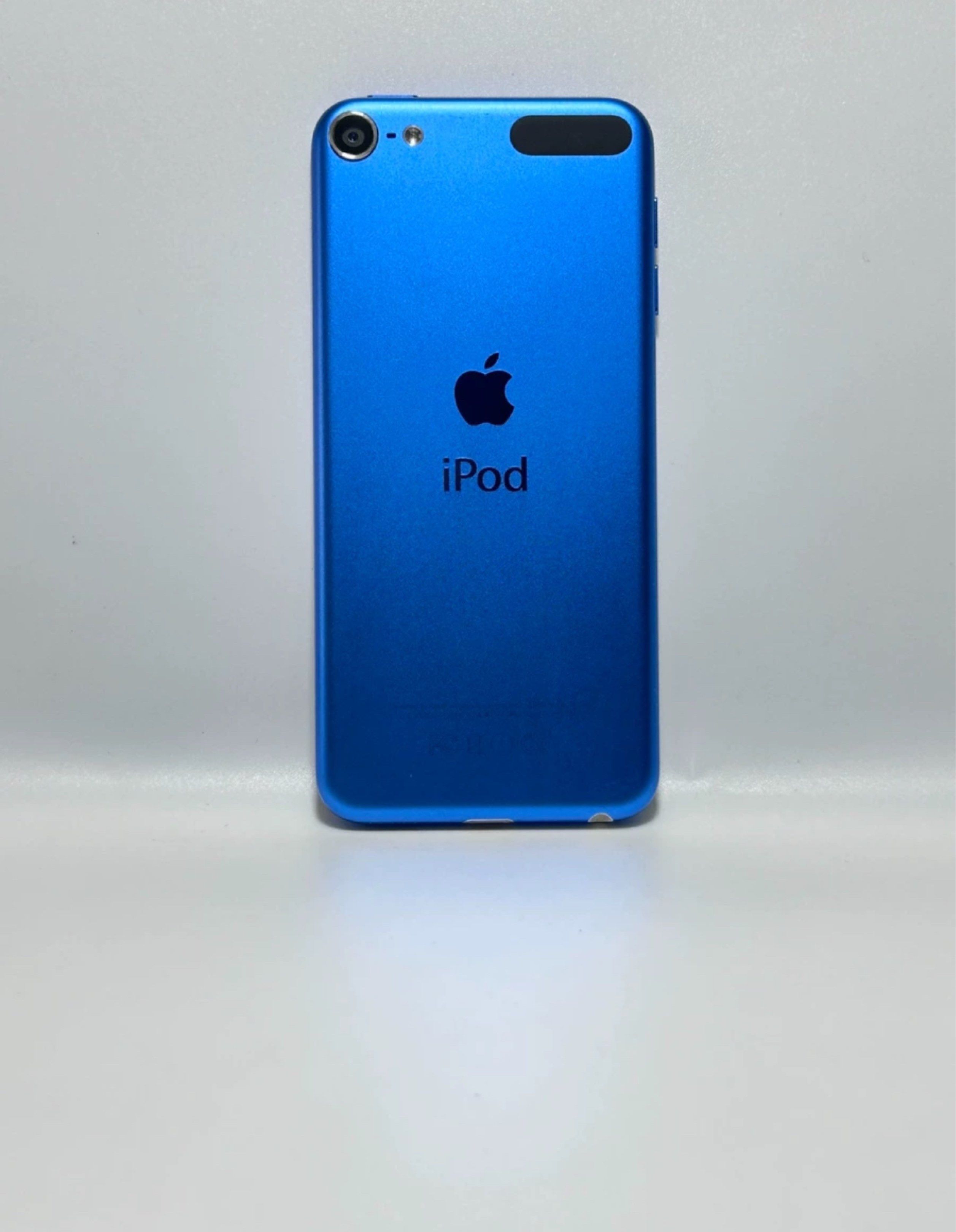 iPod Touch 7th Gen (256GB) w/box (Category: iPad) located in Manila. Submitted by yezdeal2017 (Listing ID 1418691637, Image 2). Description: 🎧 iPod Touch 7th Gen (256GB) The perfect mix of retro Apple + modern apps ✔️ iOS 15.8 ✔️ 256GB Storage ✔️ 8MP Camera ✔️ 4-inch Retina Display ✔️ Ultra-slim 6.1mm ✔️ Perfect for Netflix & Spotify 💸 ₱10,499 📦 Complete with box 📍 Available at Retro Gadgets PH #RetroGadgetsPH #iPodTouch7 #TheLastiPod #AppleC
