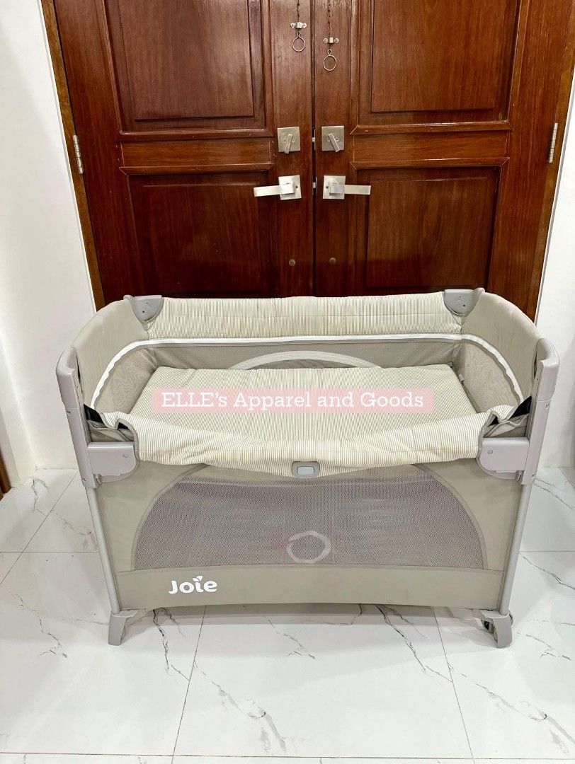 Joie Kubbie Sleep Bedside Travel Cot (Category: Cots & Cribs) located in Caloocan City. Submitted by ellesapparelandgoods (Listing ID 1418735486, Image 1). Description: - Joie Kubbie Sleep bedside travel cot - Compact and easy to fold - Includes a convenient travel bag - Features a neutral color scheme - Comes with a mattress - Mesh side for optimal ventilation - Ideal for travel and everyday use.