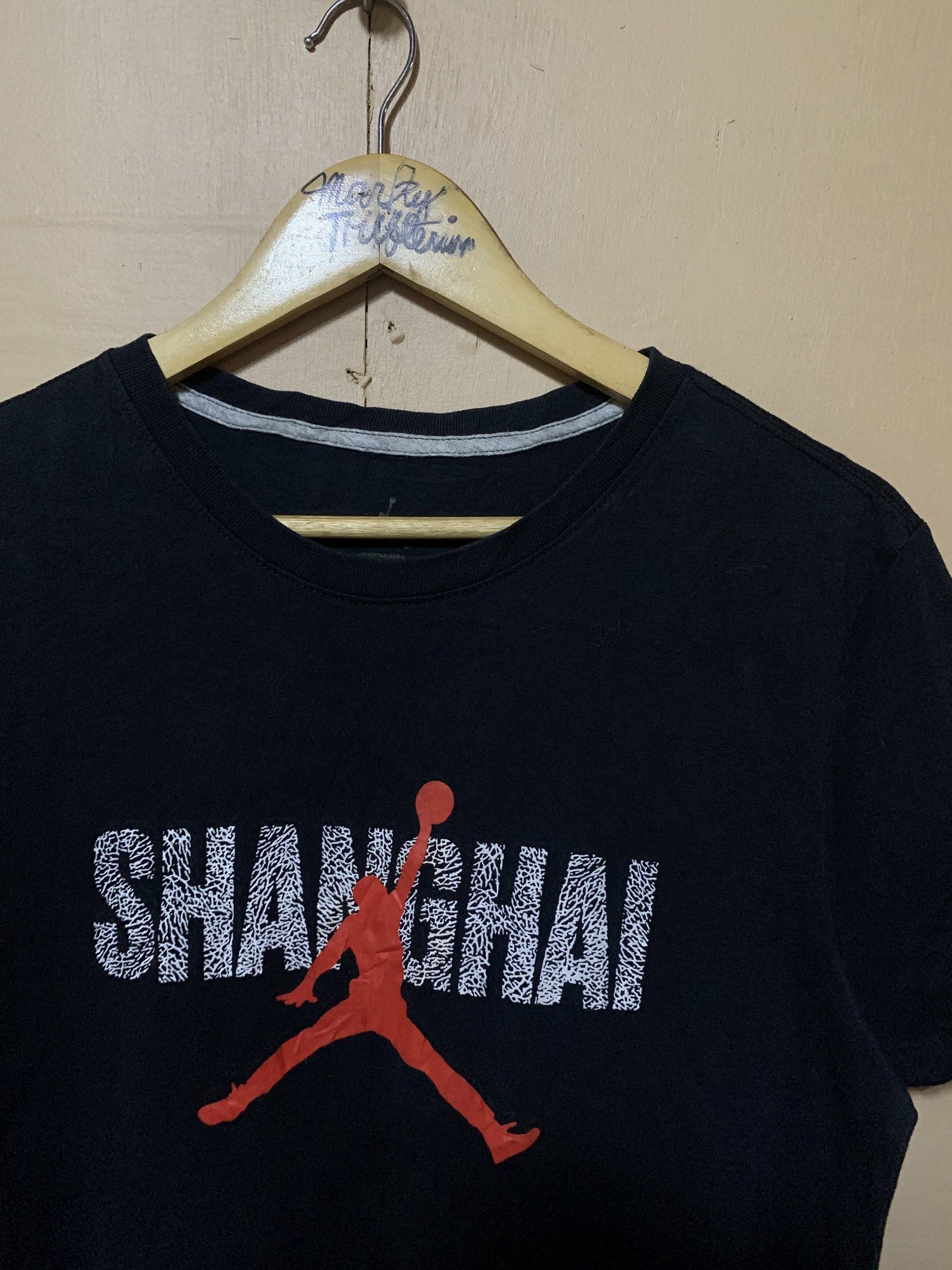 JORDAN SHANGHAI T-SHIRT (Category: Tshirts & Polo Shirts ) located in Bislig. Submitted by markyzoldyck (Listing ID 1418707063, Image 2). Description: EXCELLENT CONDITION SIZE LARGE ON TAG(SMALL FITTING) 19 WIDTH 27 LENGTH COLOR RATE 9.9/10 NO ISSUE .