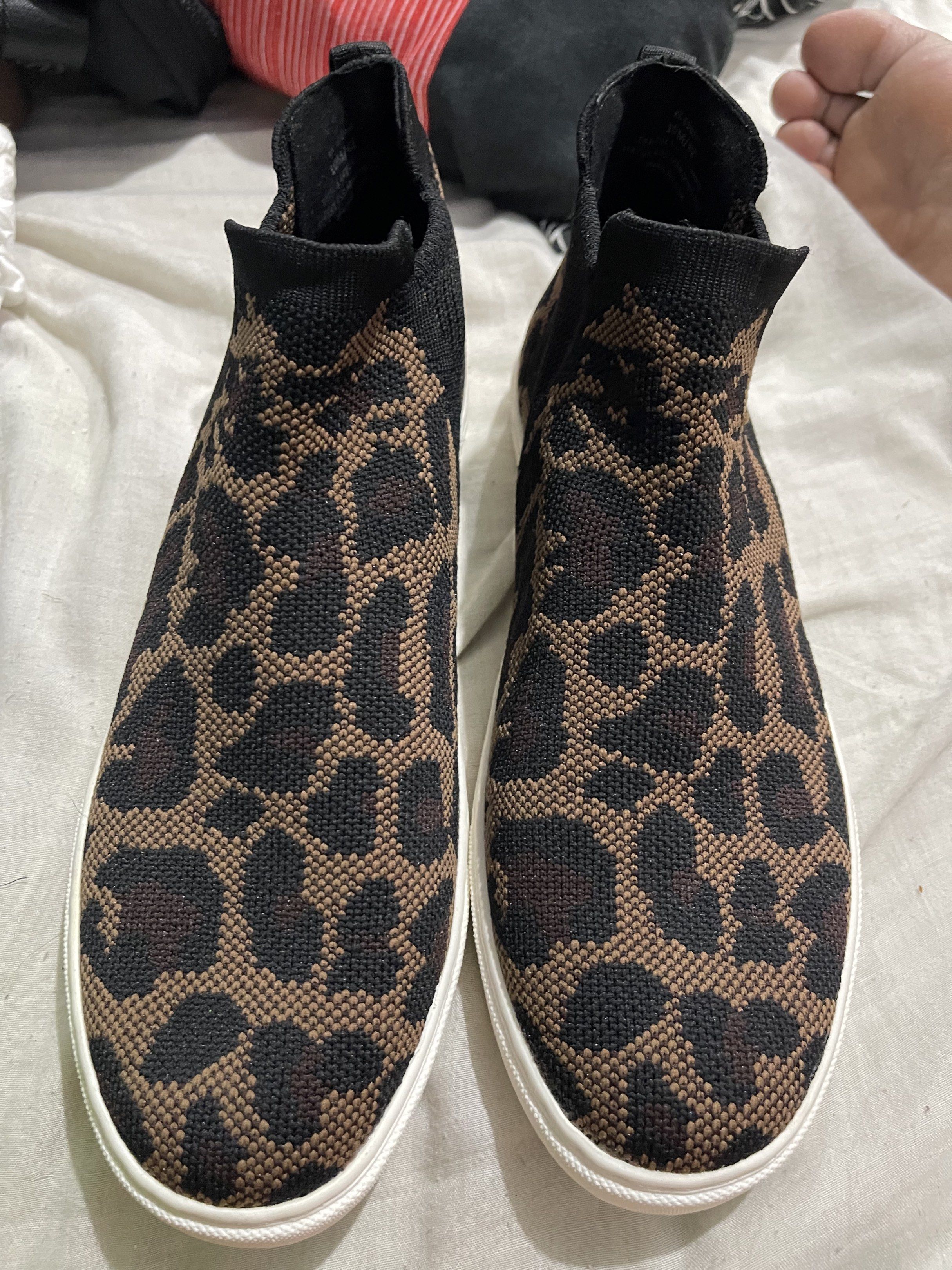Kelly & Katie Leopard Print Sneakers Size 10 (Category: Sneakers) located in Manila. Submitted by lqndnm.lhen (Listing ID 1418653477, Image 1). Description: - Kelly & Katie sneakers - Leopard print design - Slip-on style - Comfortable knit upper - White sole - US size 10.