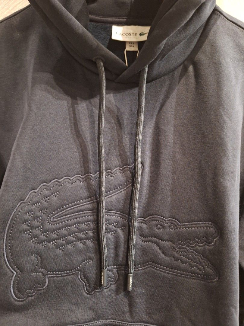 Lacoste pullover hoodie dark navy and navyblue (Category: Coats, Jackets and Outerwear) located in Muntinlupa City. Submitted by kstefanomela14 (Listing ID 1418744129, Image 2). Description: brandnew legit lacoste hoodie fleece pullover sweater water repellant fabric small 20x26 medium - 21x27 large - 22x28 xl - 23x29 green, navy blue, dark navy cod cop lbc lalamove.
