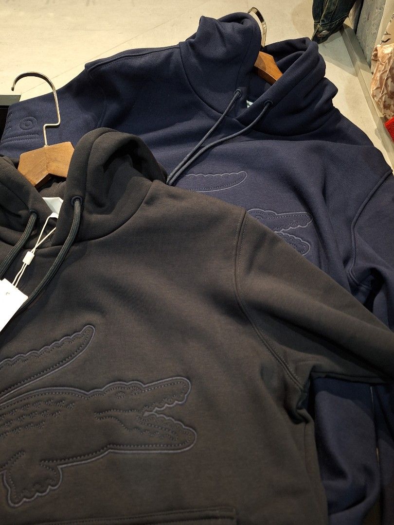 Lacoste pullover hoodie dark navy and navyblue (Category: Coats, Jackets and Outerwear) located in Muntinlupa City. Submitted by kstefanomela14 (Listing ID 1418744129, Image 3). Description: brandnew legit lacoste hoodie fleece pullover sweater water repellant fabric small 20x26 medium - 21x27 large - 22x28 xl - 23x29 green, navy blue, dark navy cod cop lbc lalamove.