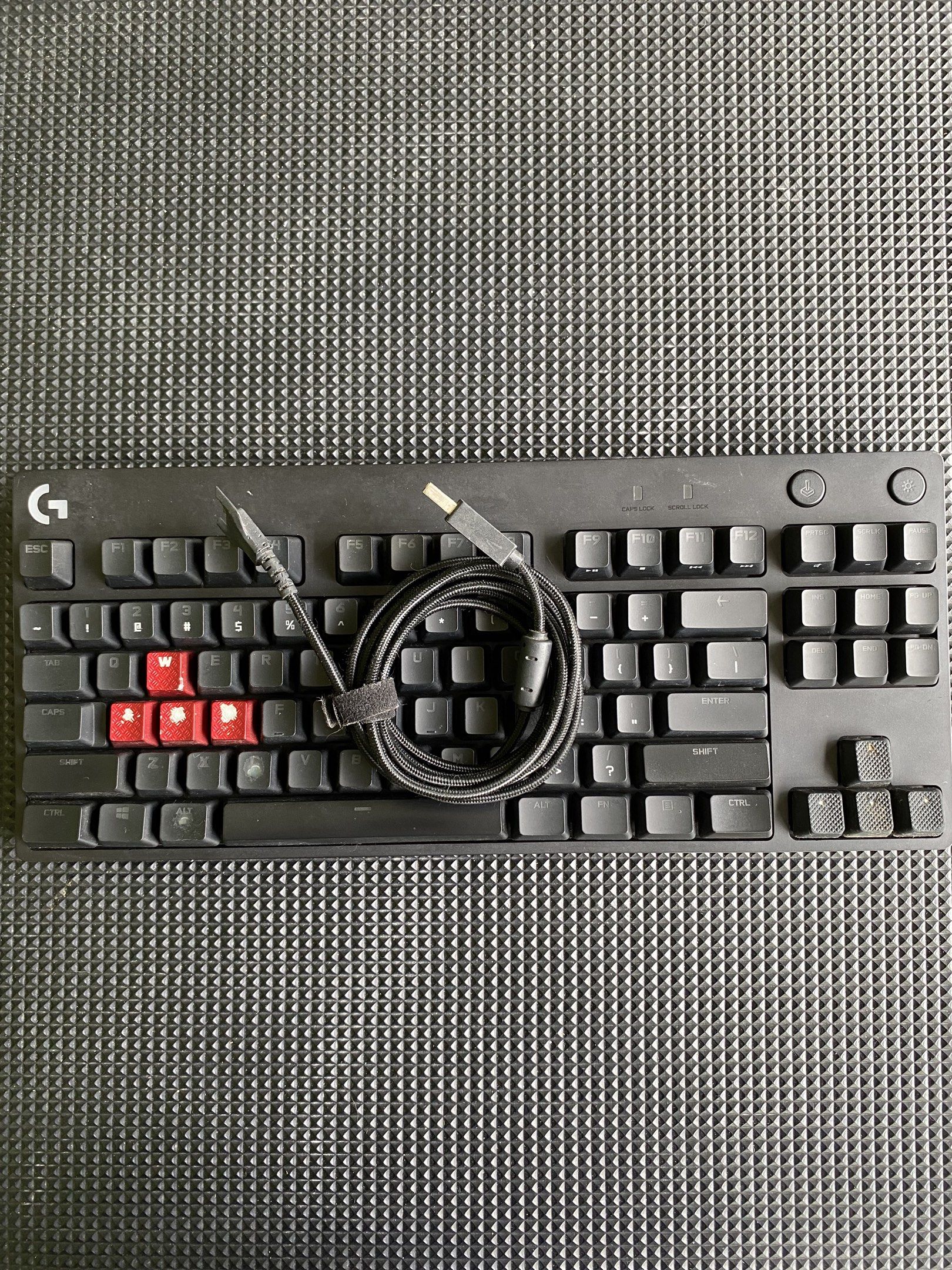 Logitech G Pro Mechanical Keyboard (Category: Computer Keyboard) located in Baguio. Submitted by masterroller (Listing ID 1418760941, Image 3). Description: - Logitech G Pro mechanical keyboard - Detachable USB cable - Black finish - Red keycaps on WASD keys - Textured back -common issue lighting but works well in color red.