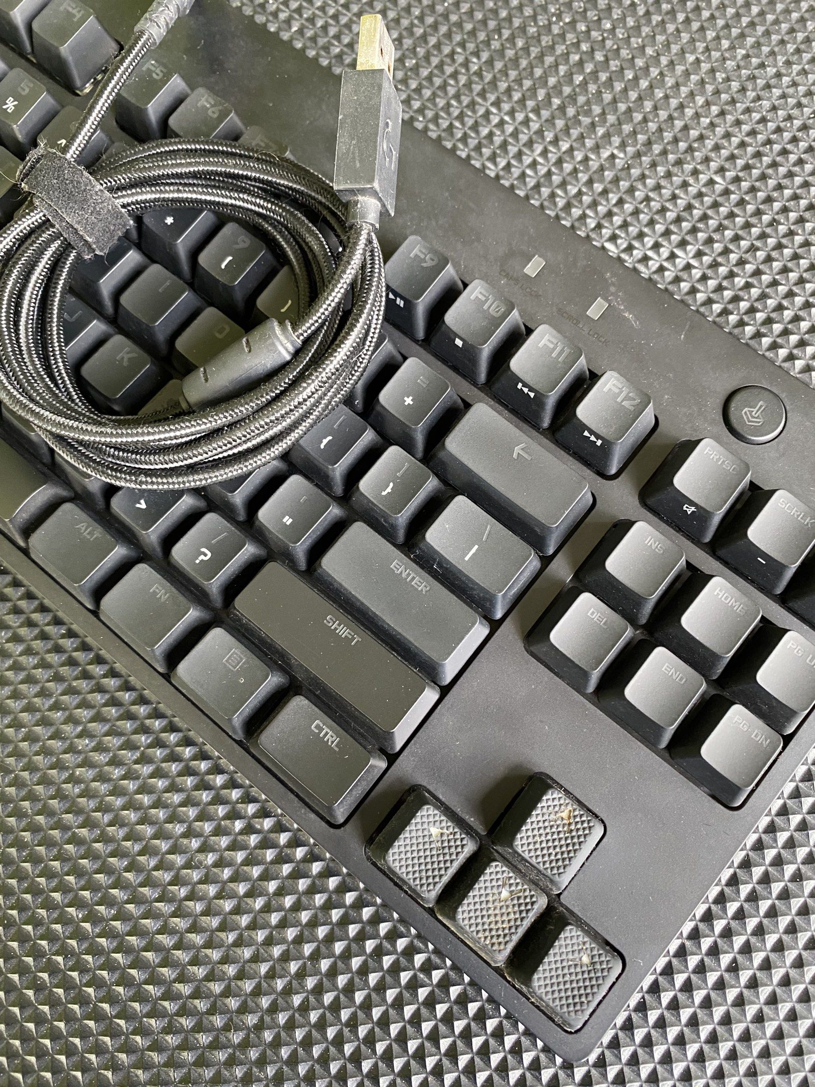Logitech G Pro Mechanical Keyboard (Category: Computer Keyboard) located in Baguio. Submitted by masterroller (Listing ID 1418760941, Image 2). Description: - Logitech G Pro mechanical keyboard - Detachable USB cable - Black finish - Red keycaps on WASD keys - Textured back -common issue lighting but works well in color red.