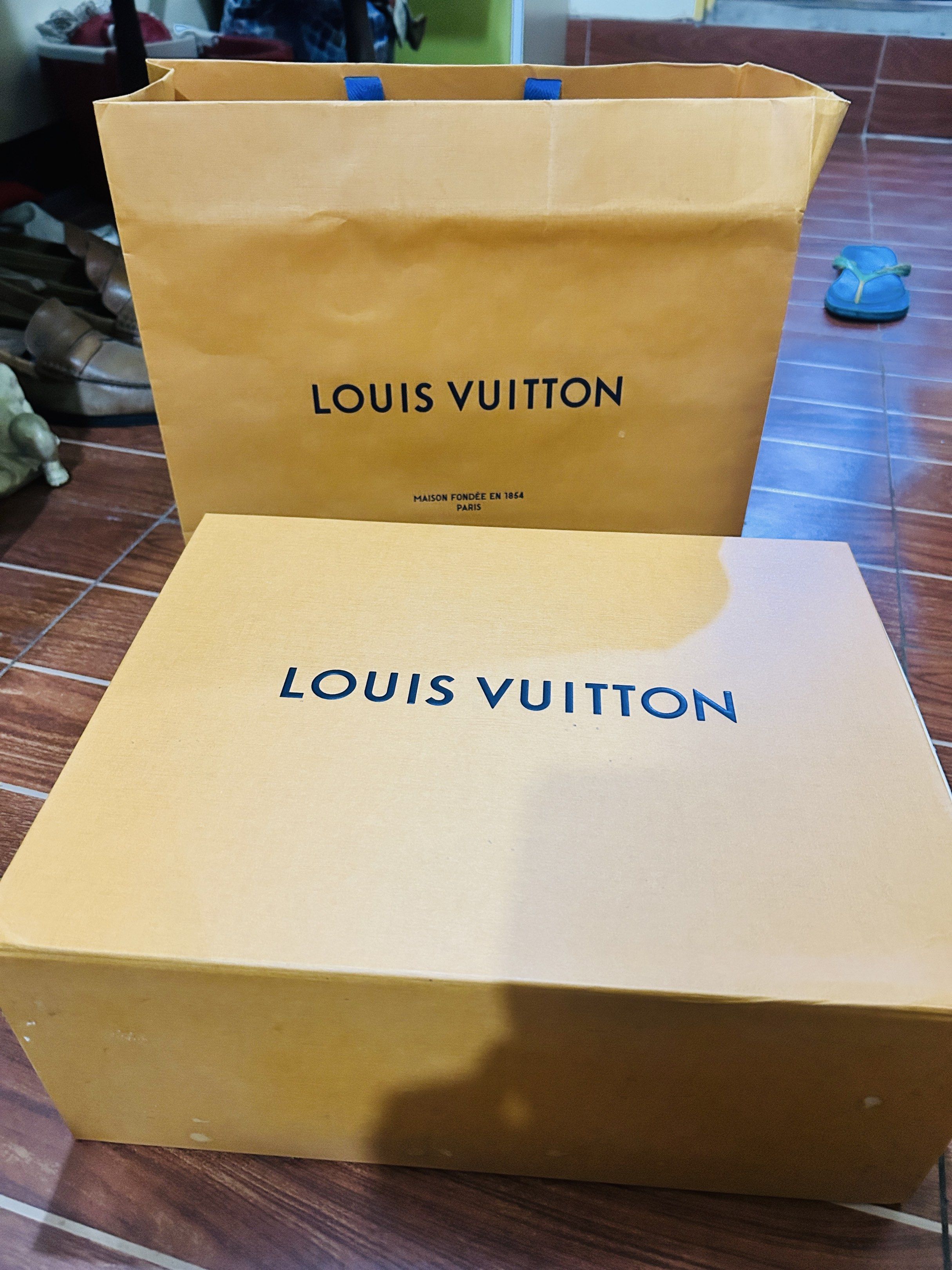 Louis vuitton box and paper bag (Category: Luxury Bags & Wallets) located in Davao. Submitted by japanamerican (Listing ID 1418763468, Image 1). Description: Authentic. Lv box and. Paper bag Japan surplus.