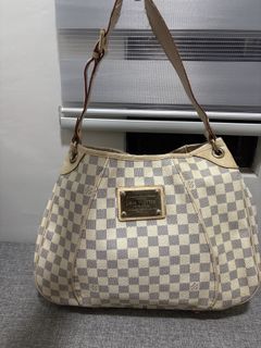 (Category: ) located in . Submitted by thriftzey (Listing ID 1418711908, Image 1). Description: .
